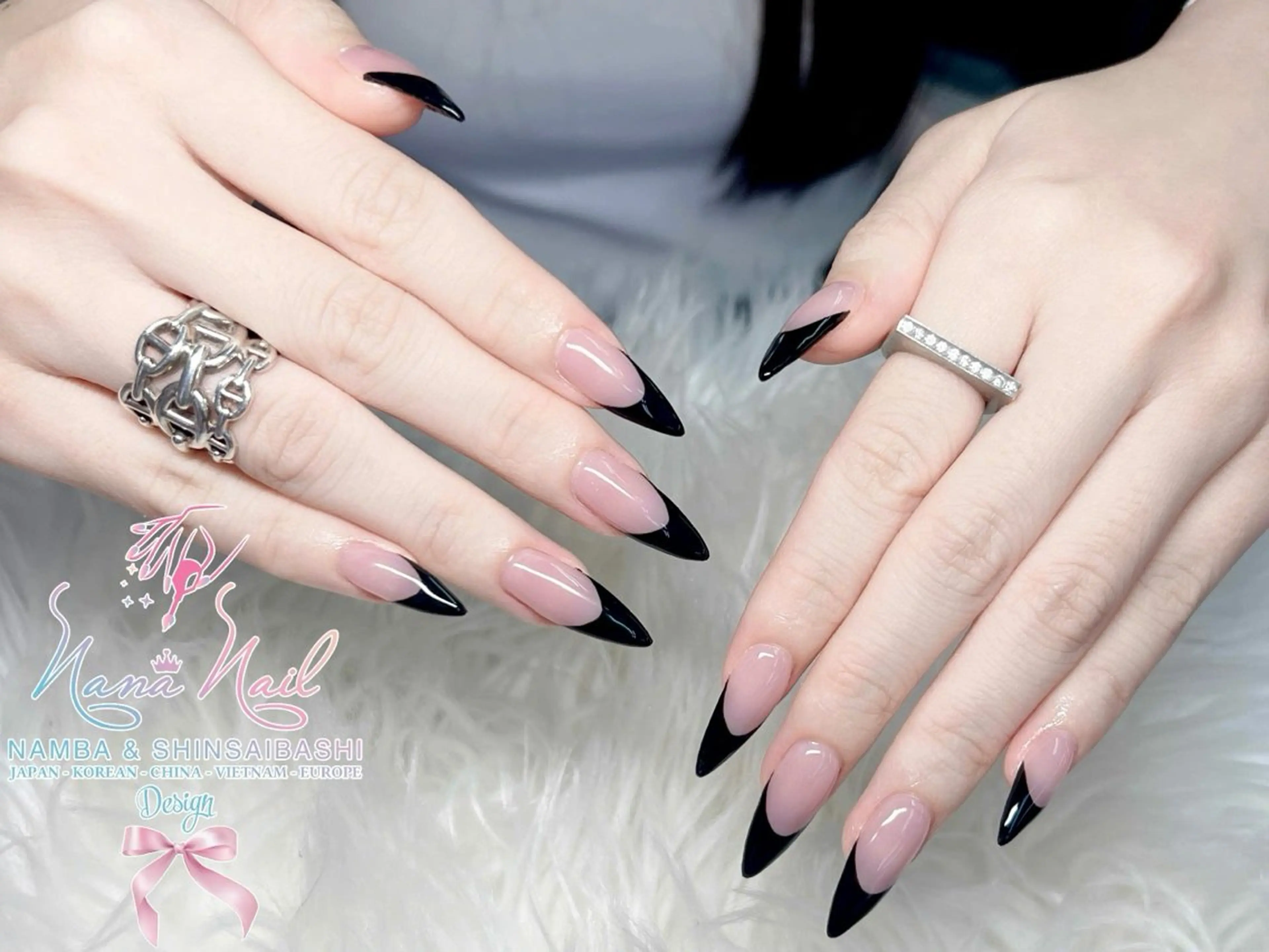 セミロング 韓国風ヘア クリスマス ハンドネイル 79Linanailnamba所属・Linanail Nambaのネイルデザイン