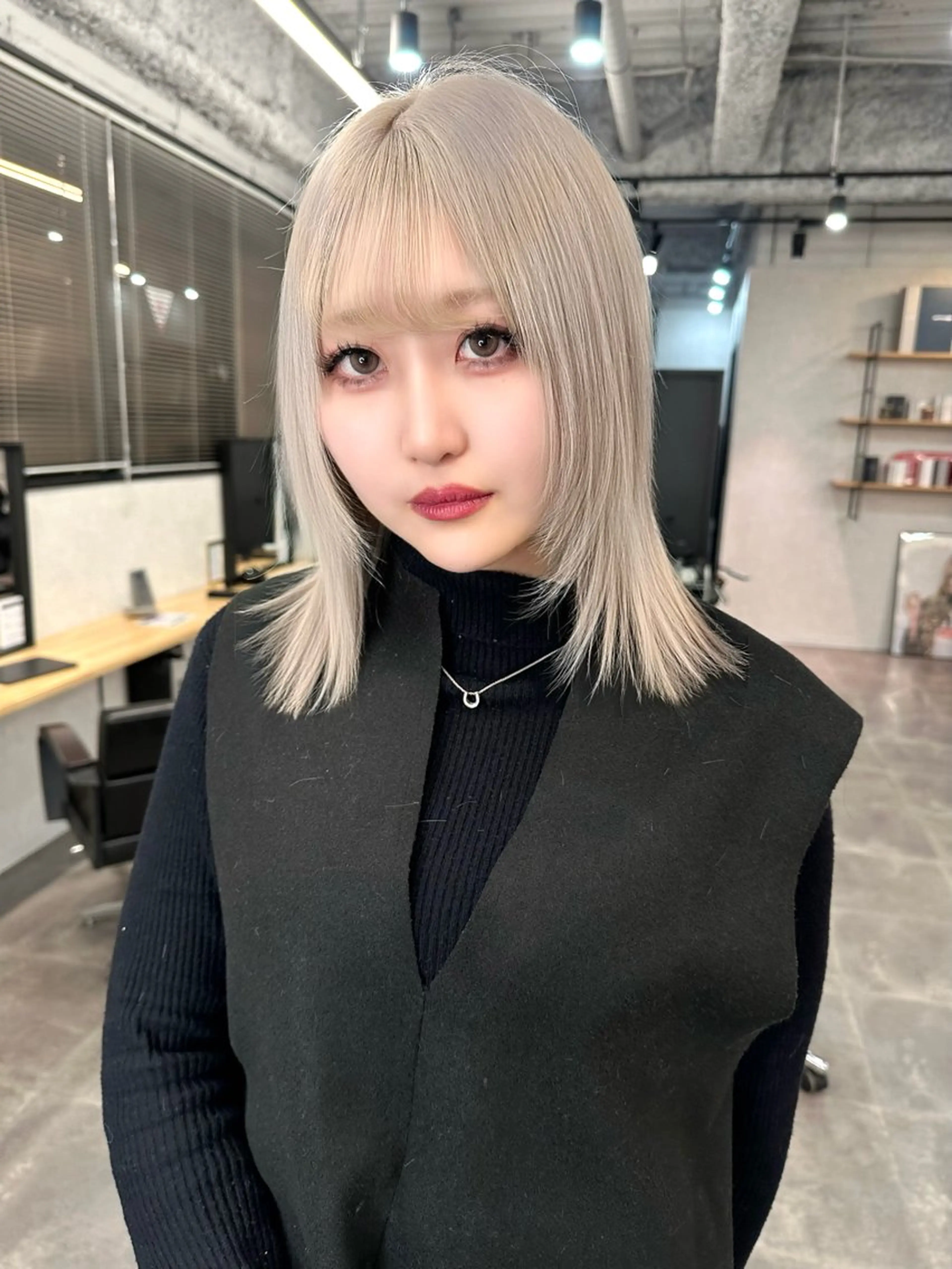 ミディアム カット ヘアカラー Aika 🖤のヘアスタイル