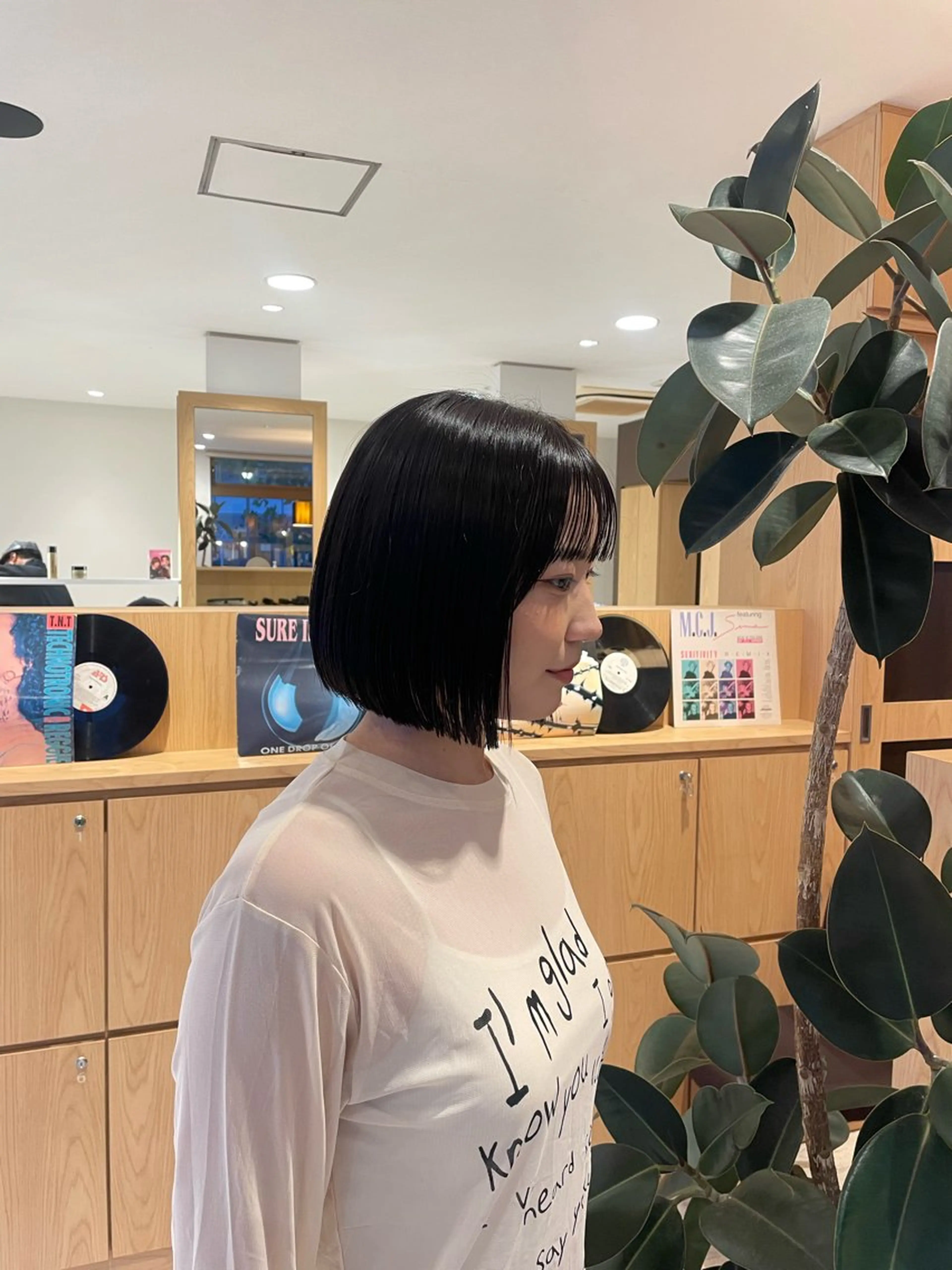 ミディアム カラー 森浦 莉乃のヘアスタイル