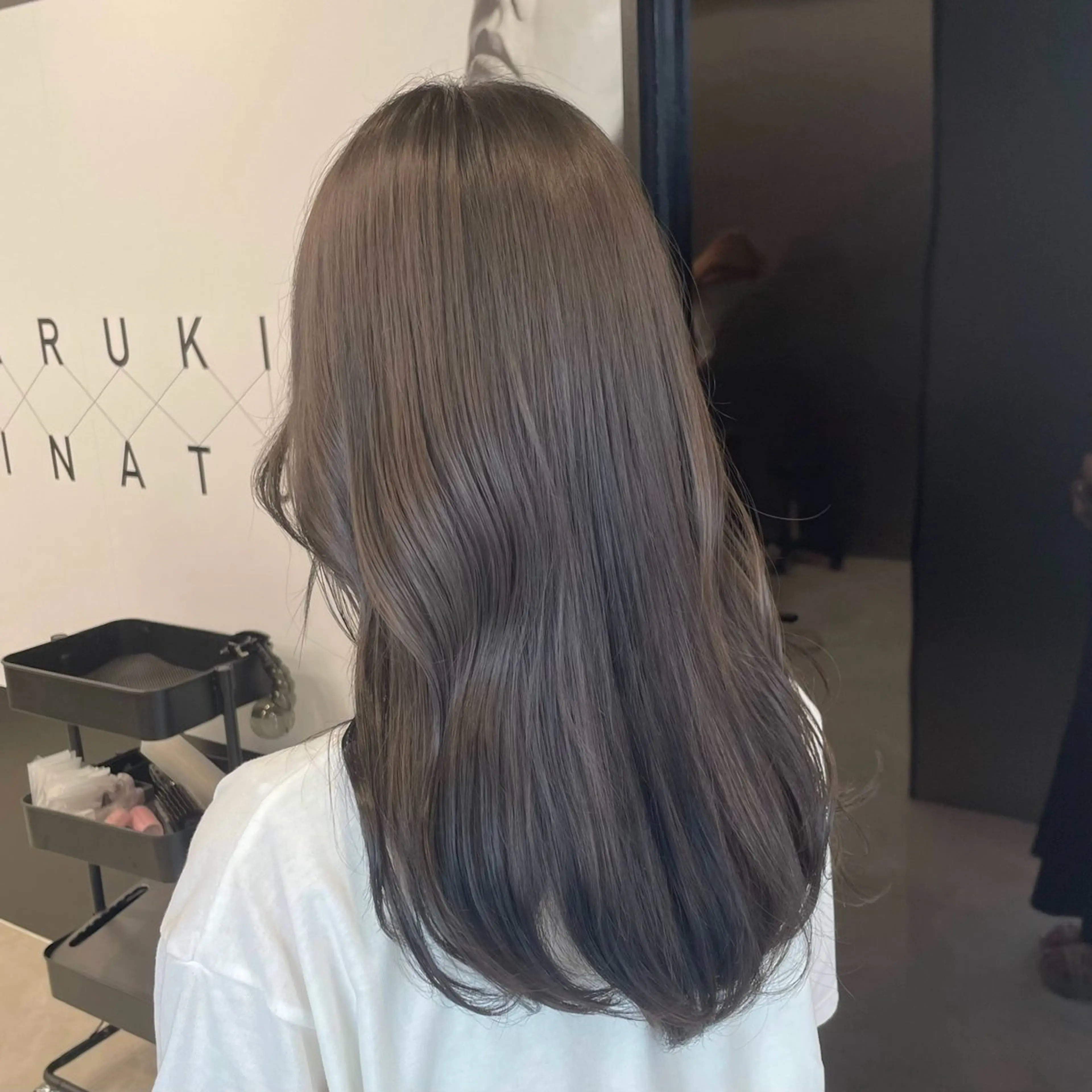 ロング カラー ブリーチ 透明感カラー グレージュ ヘアカラー トリートメント HARUKI MINATO Japan SENDAI所属・🌈【透明感・韓国 ヘア】がっきー🌈のヘアスタイル