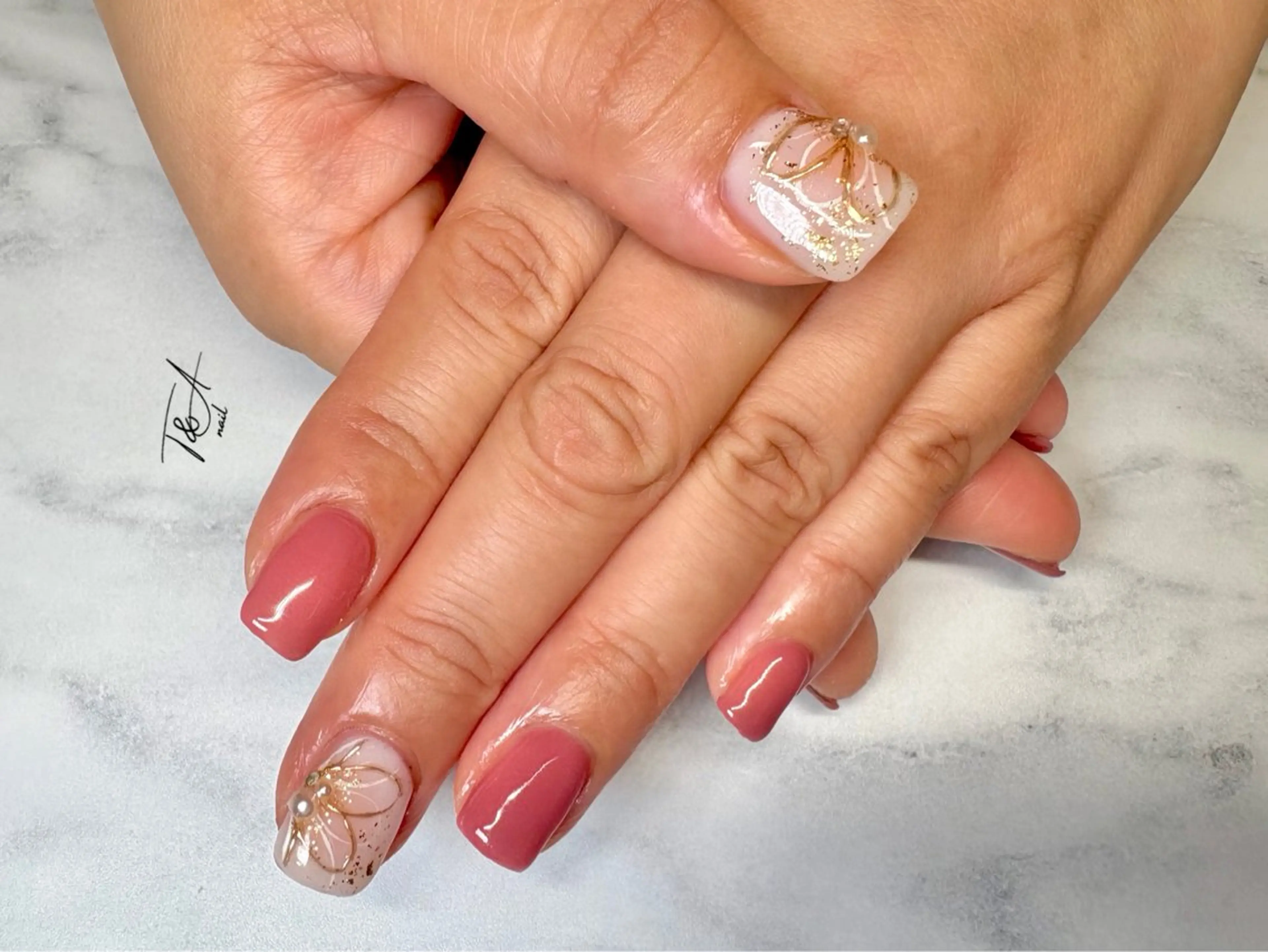 ネイル フラワーネイル ジェルネイル ゴールド オフィスネイル ピンク ハンドネイル T&A nailのネイルデザイン