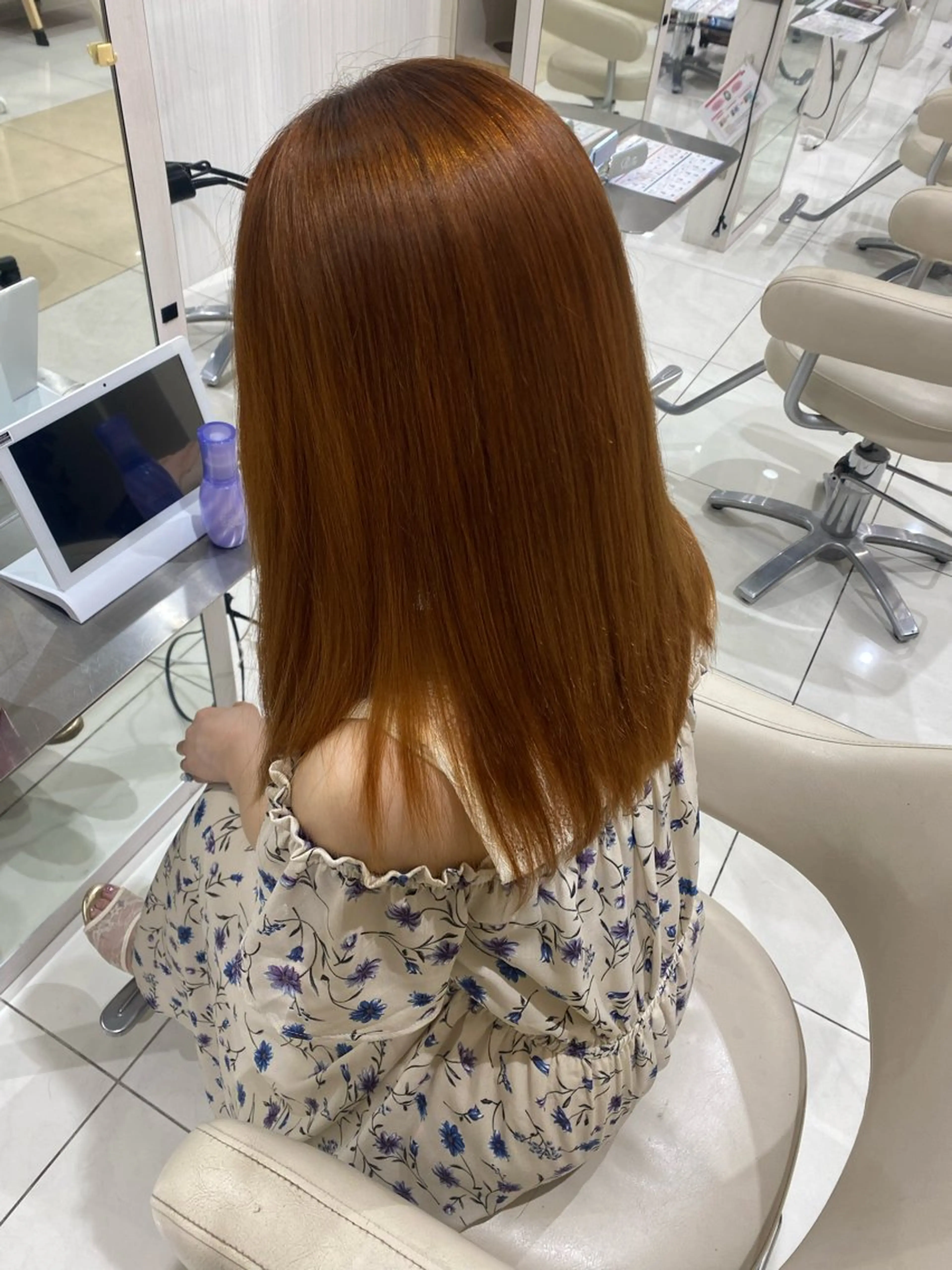 セミロング カラー 中山 愛美莉のヘアスタイル