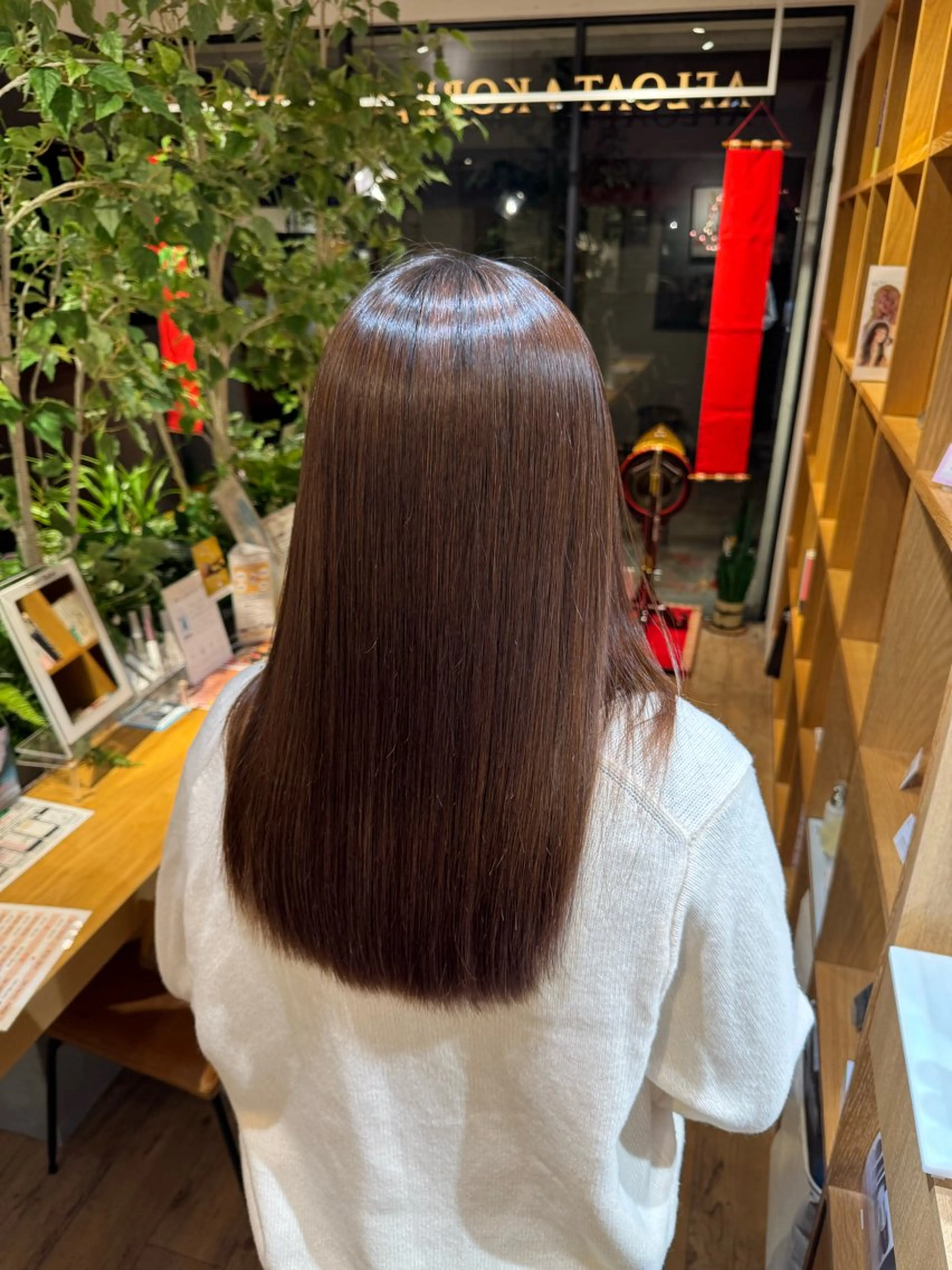 セミロング カット 縮毛矯正 トリートメント afloatkobe所属・美髪/髪質改善 川口凌弥のヘアスタイル