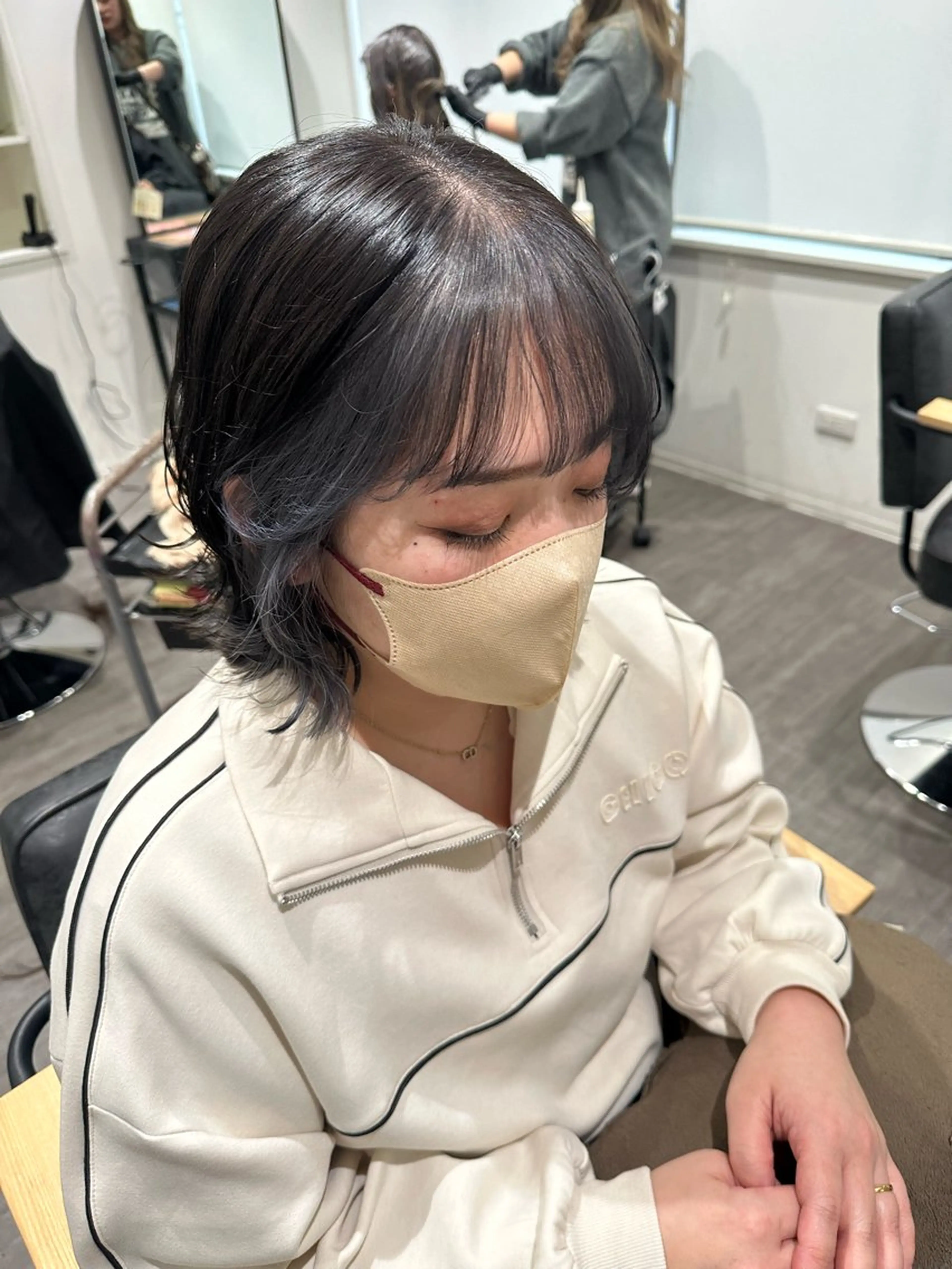 ミディアム カラー シルバー 艶髪レイヤー上田 紗也🇰🇷💗のヘアスタイル