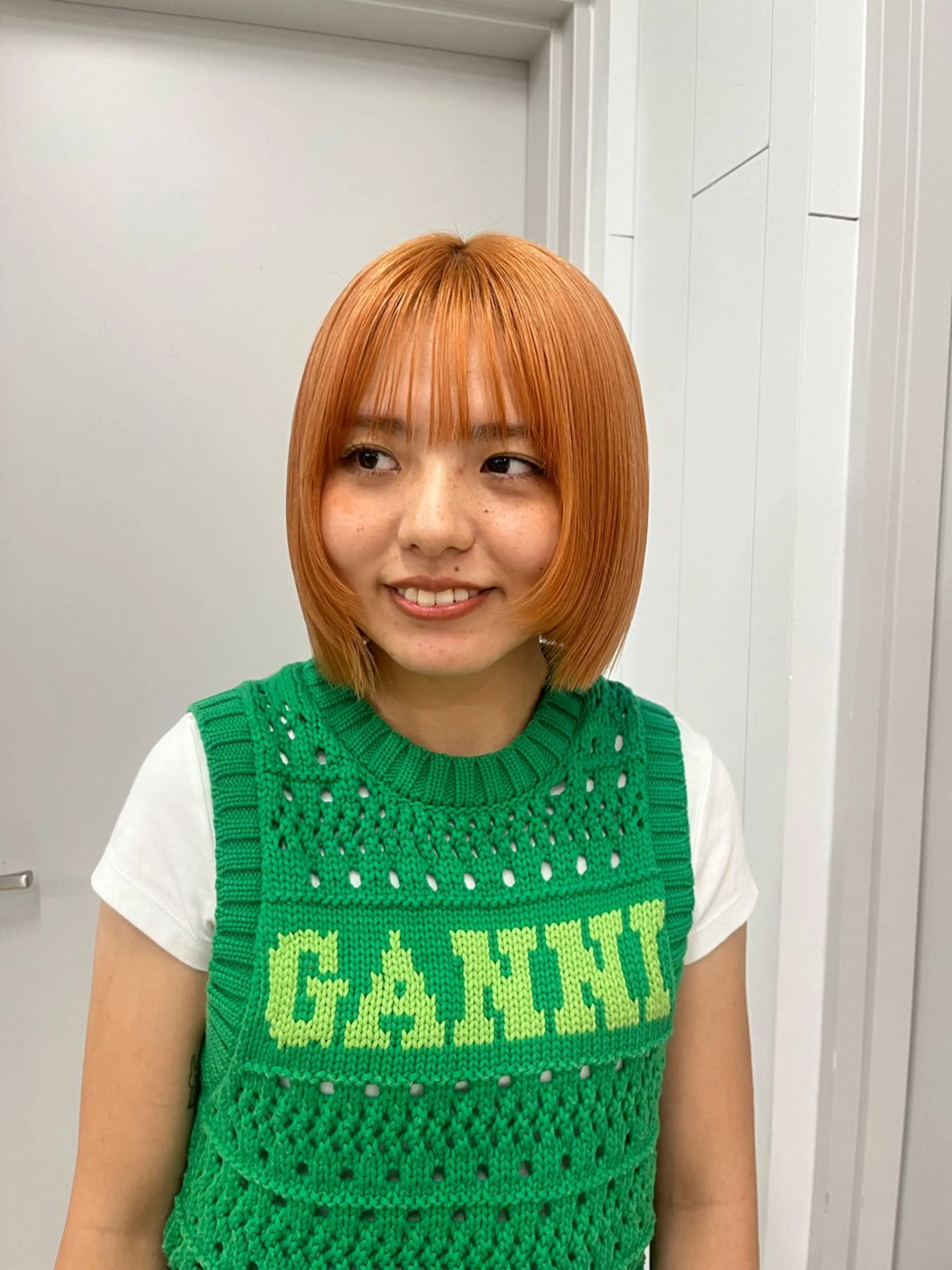 ショート カラー ハイトーンカラー 顔まわりレイヤー レイヤーカット ぷつっとボブ/ ブリーチ/池袋ももなのヘアスタイル