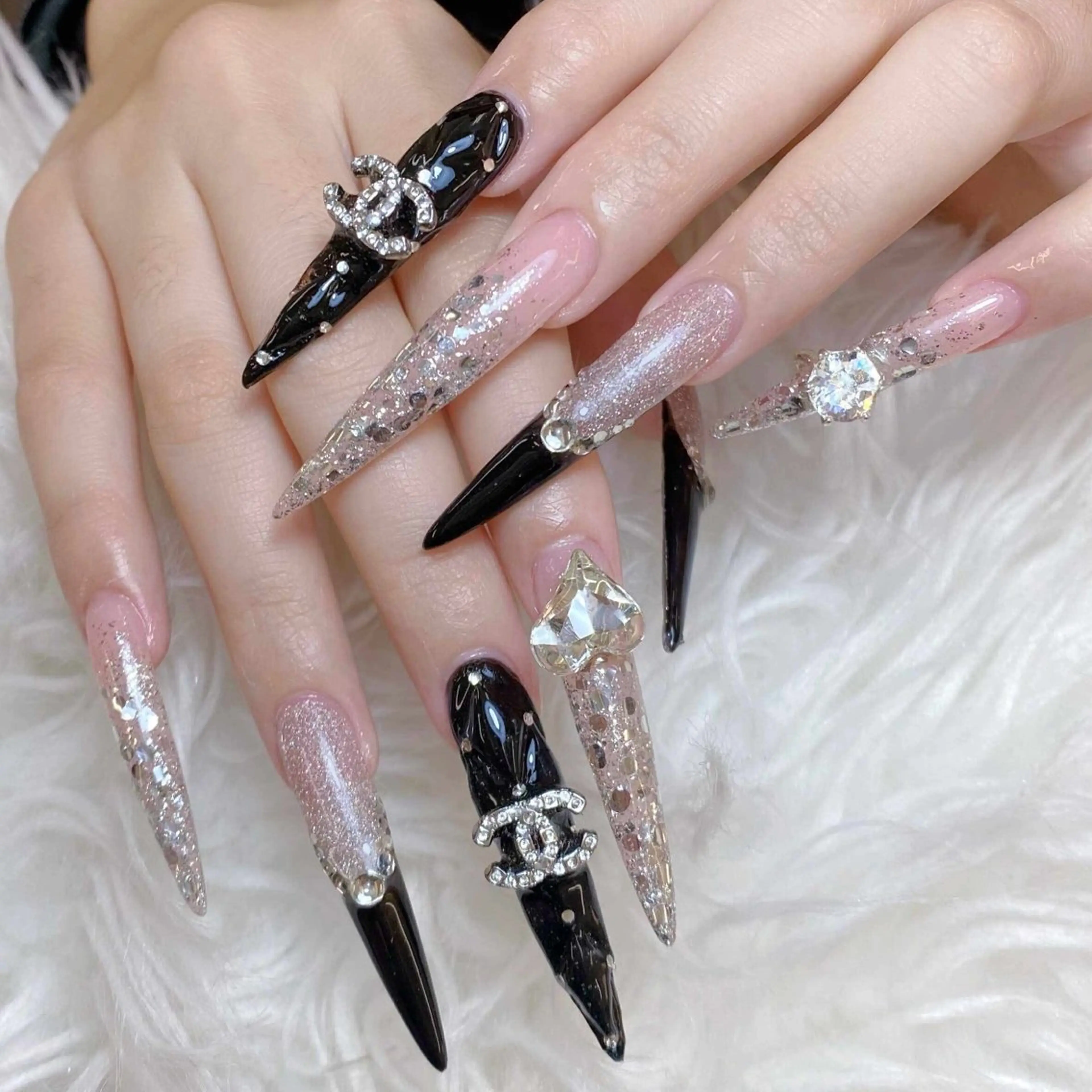 ネイル ハンドネイル ミン ゴテゴテネイルのネイルデザイン