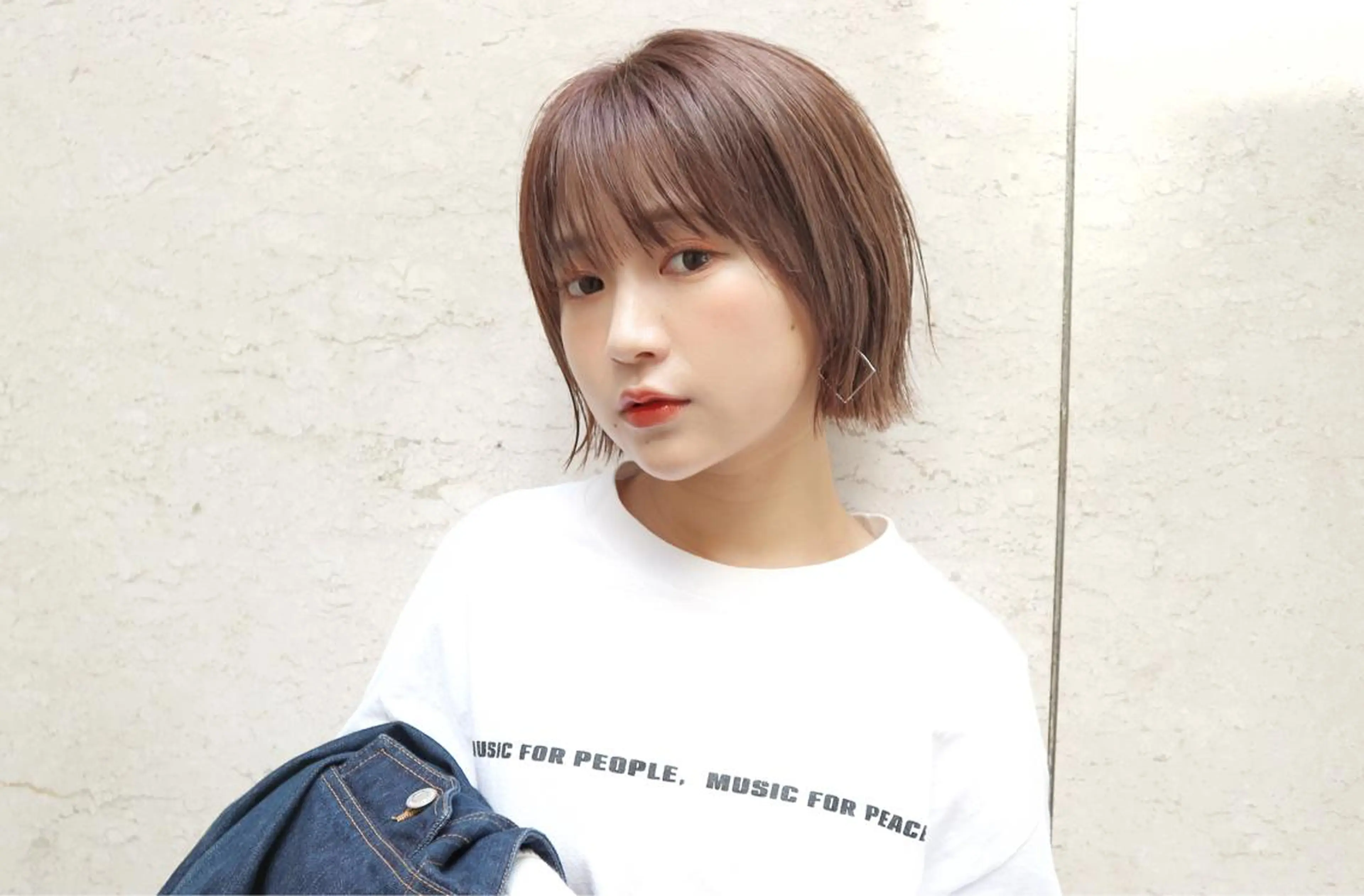 ミディアム カラー ショートボブ ベージュカラー ハイトーンカラー ボブ ウルフカット amber池袋所属・徳本 駿太のヘアスタイル