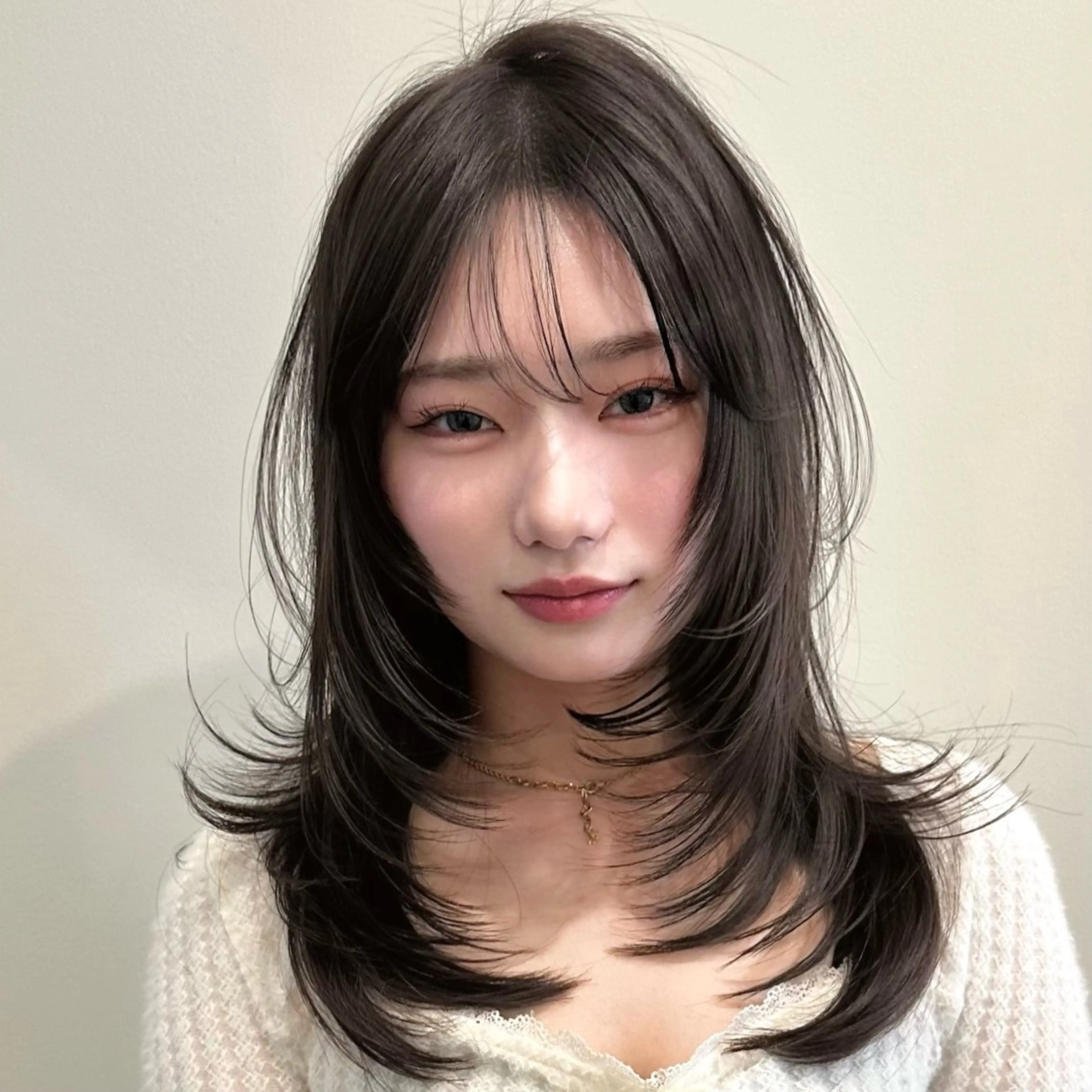 ミディアム カット ヘアカラー トリートメント 🌹ハッシュカット、 レイヤー韓国ヘア🌹のヘアスタイル