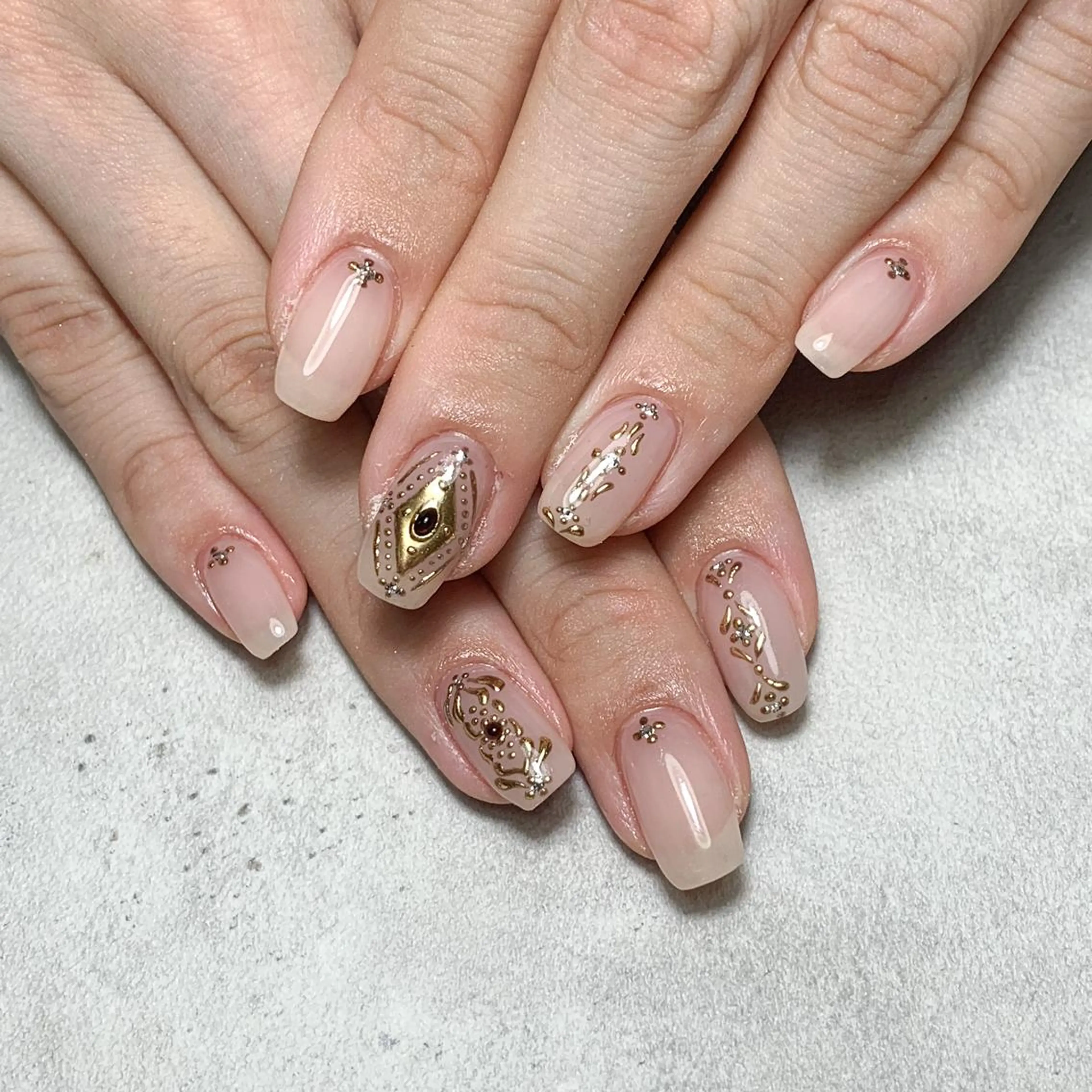 ネイル atelier　FIORITURA所属・FIORITURA aiのネイルデザイン