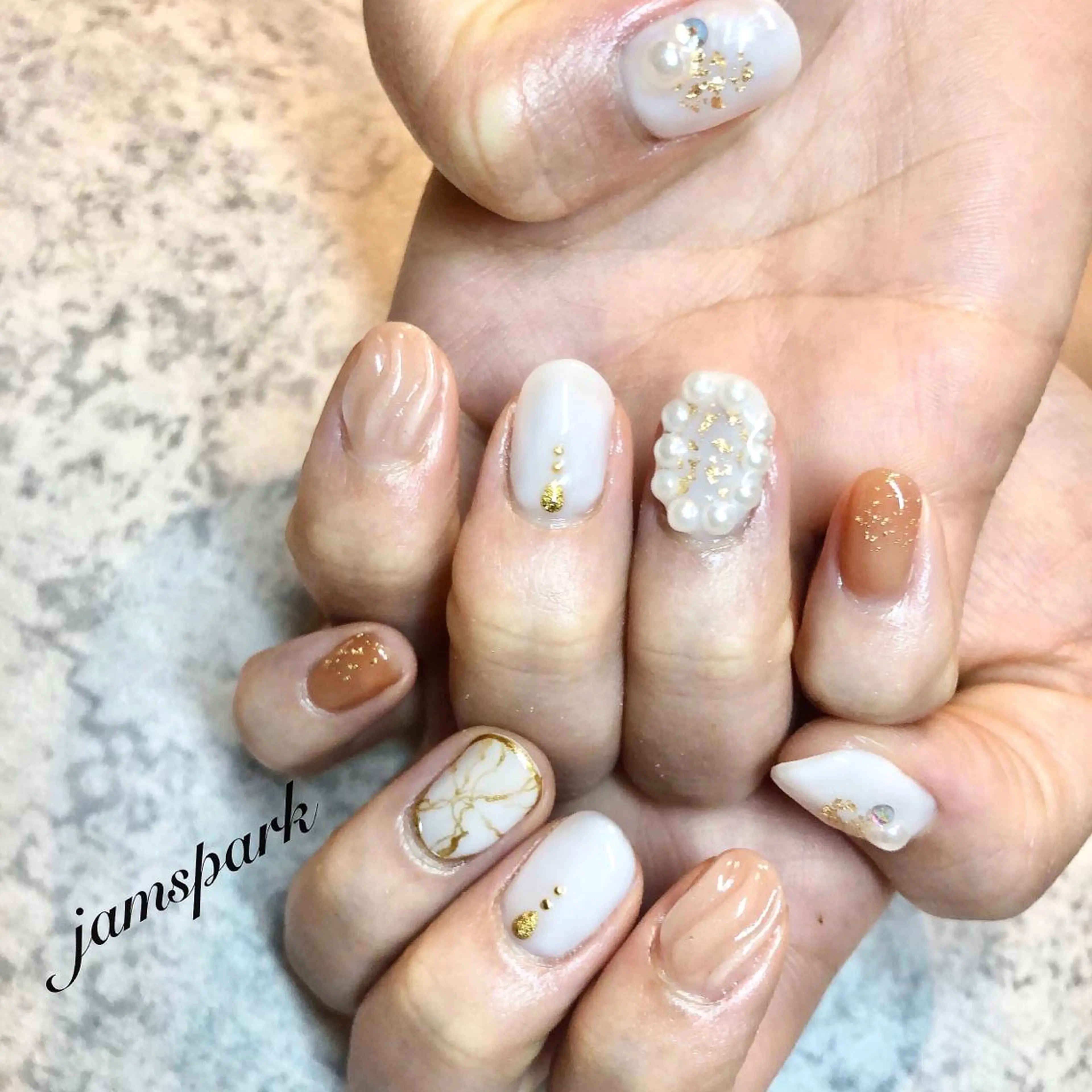 ネイル 成人式 ジェルネイル 大理石ネイル(マーブル) ニュアンスネイル ホワイト ハンドネイル jamspark ✨のネイルデザイン