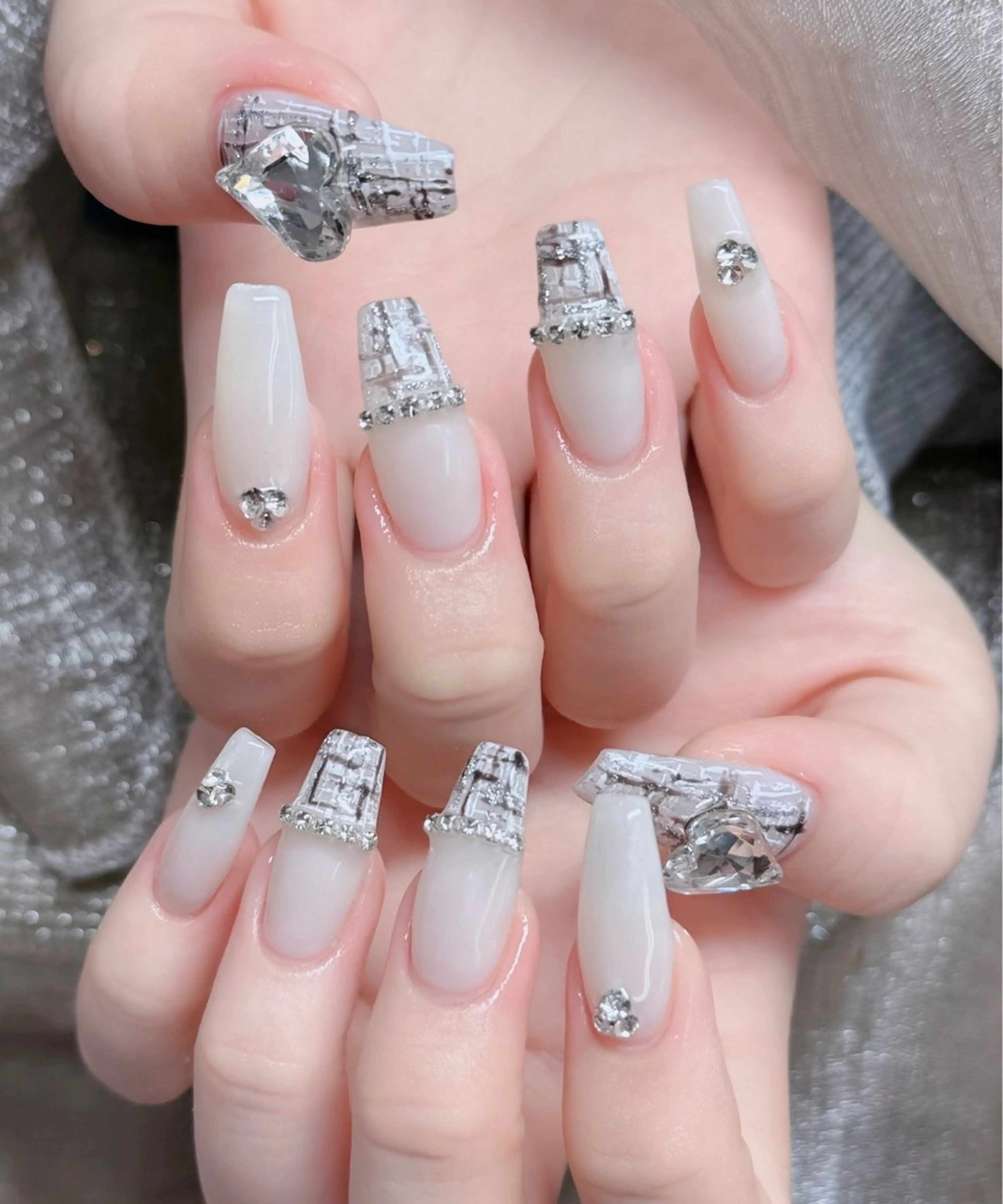 ネイル オーロラネイル フレンチネイル ジェルネイル ハロウィン キラキラネイル ハンドネイル H.baby Nail Salonのネイルデザイン