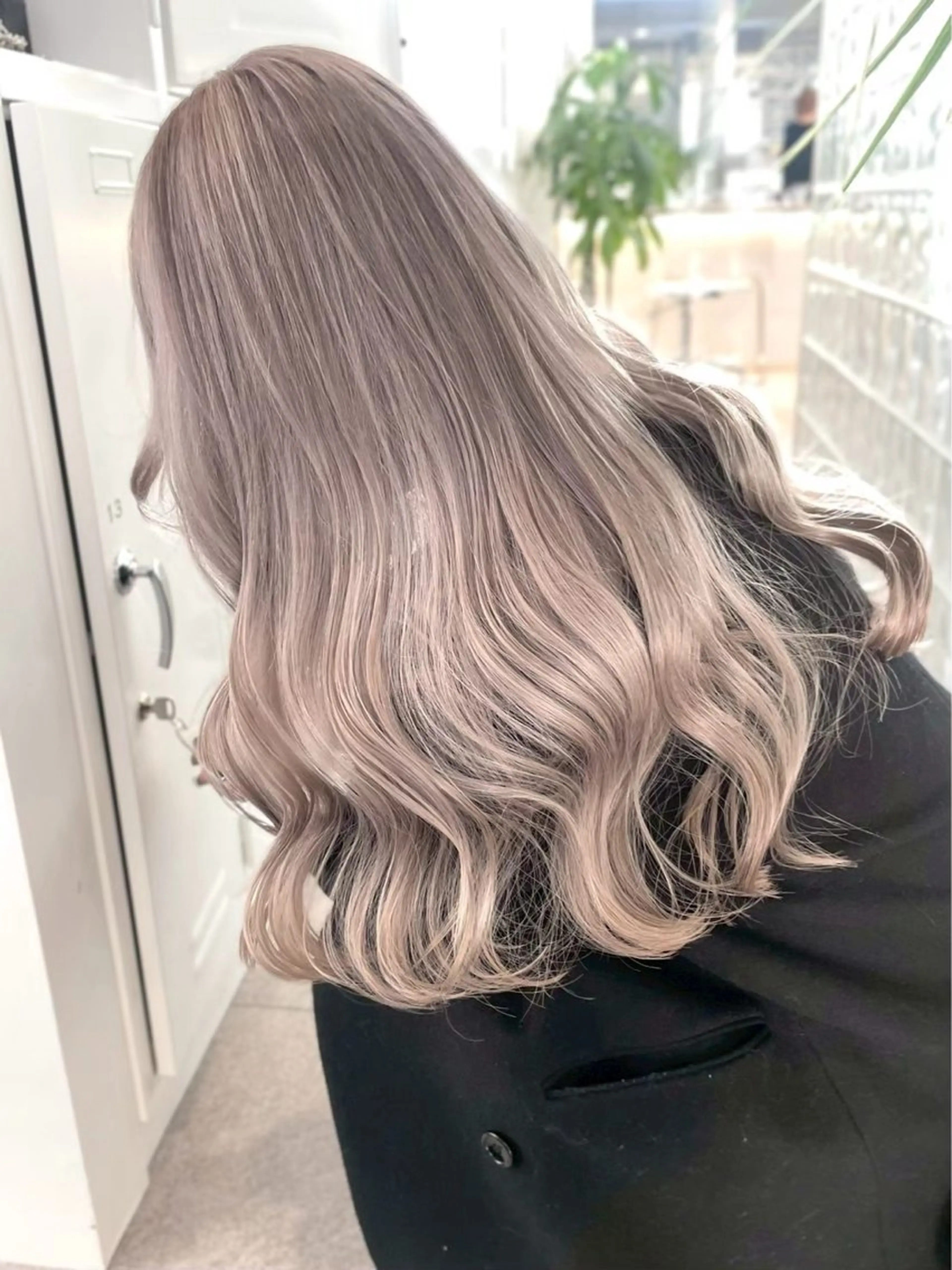 ロング カラー ベージュカラー ブリーチ ブロンド ダブルカラー ハイトーンカラー リタッチモデル募集中 /りな⭐️のヘアスタイル