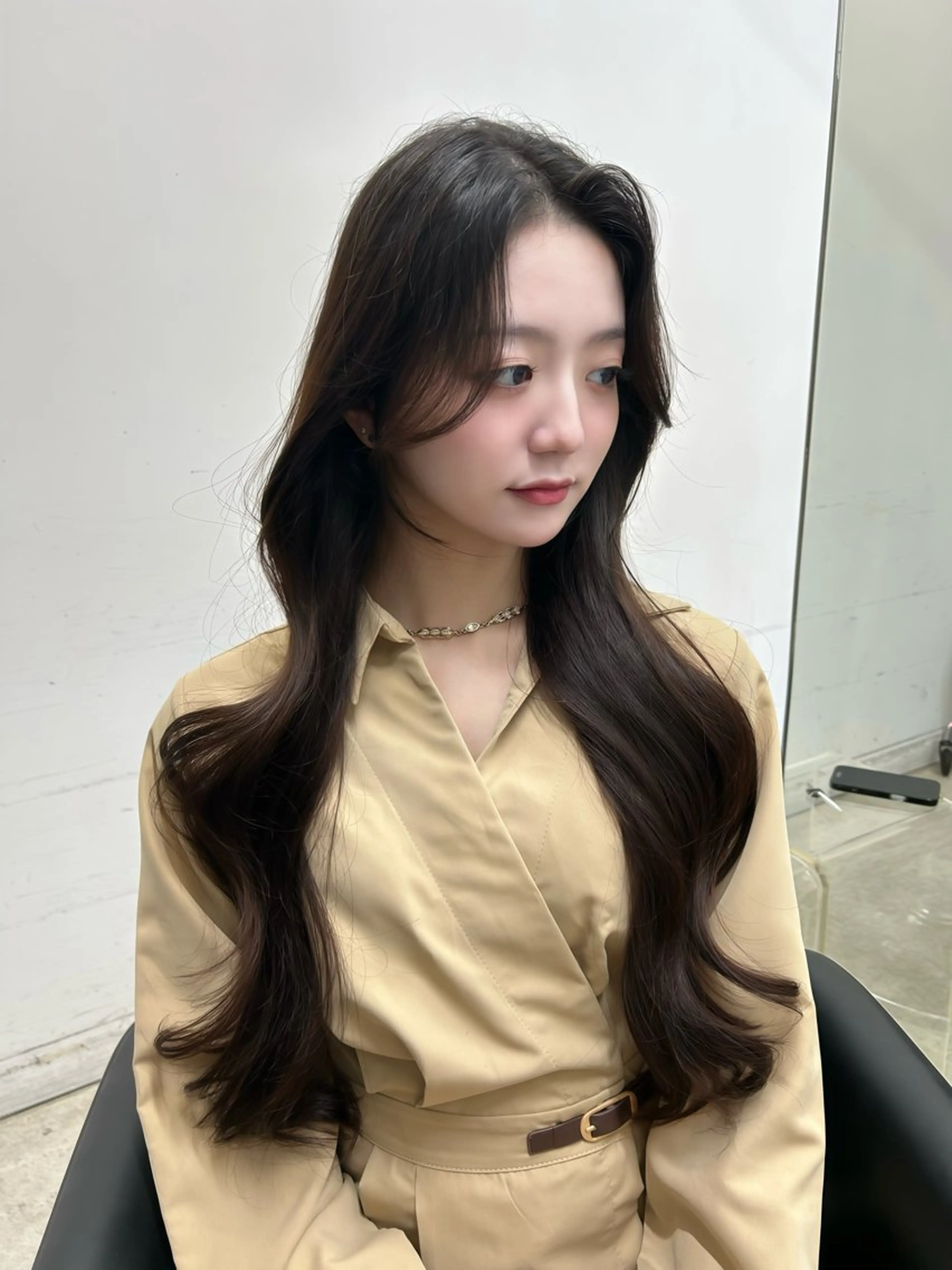 ロング カラー ベージュカラー 黒髪 ブリーチ ブルーカラー ブルーブラック カット ヘアカラー トリートメント sunc所属・梅田l大人韓国ヘア レイヤー×艶カラーのヘアスタイル