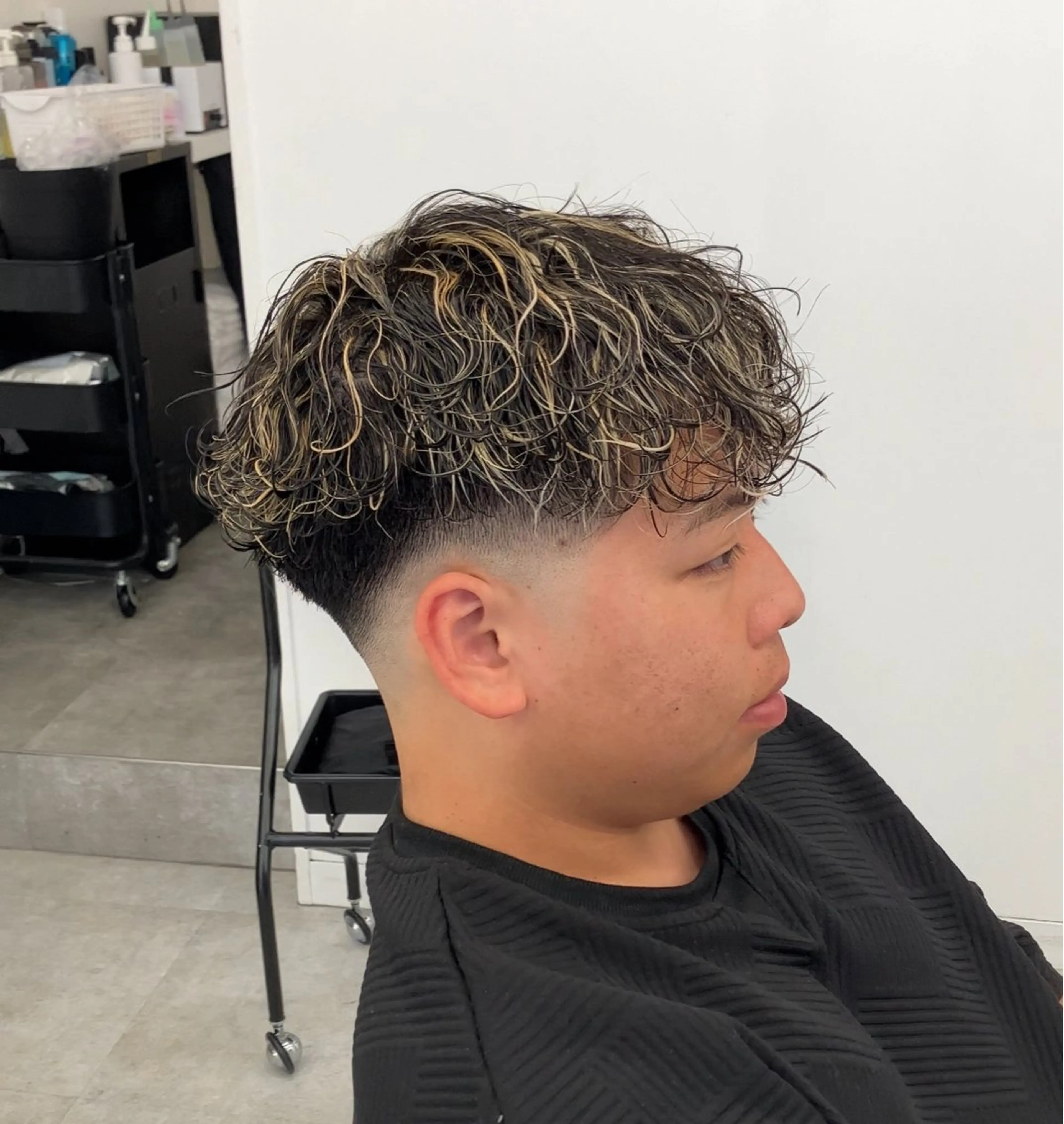 ショート カラー パーマ メンズ メンズハイライト メンズパーマ 波巻きパーマ ハイライトカラー ハイライト 森龍馬 メンズ専門美容師のヘアスタイル