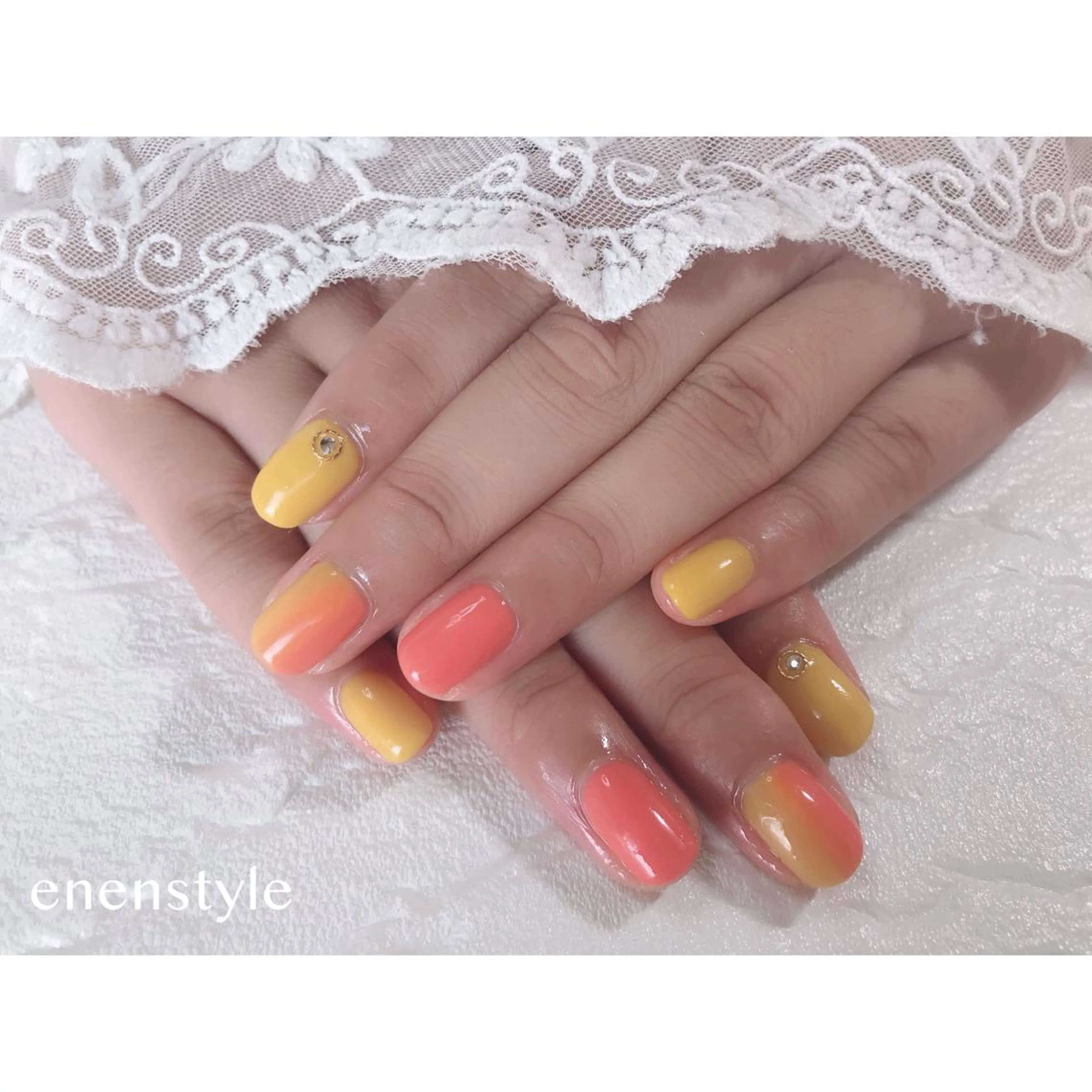 ショート ネイル グラデーション ハンドネイル 👑enen style👑のネイルデザイン