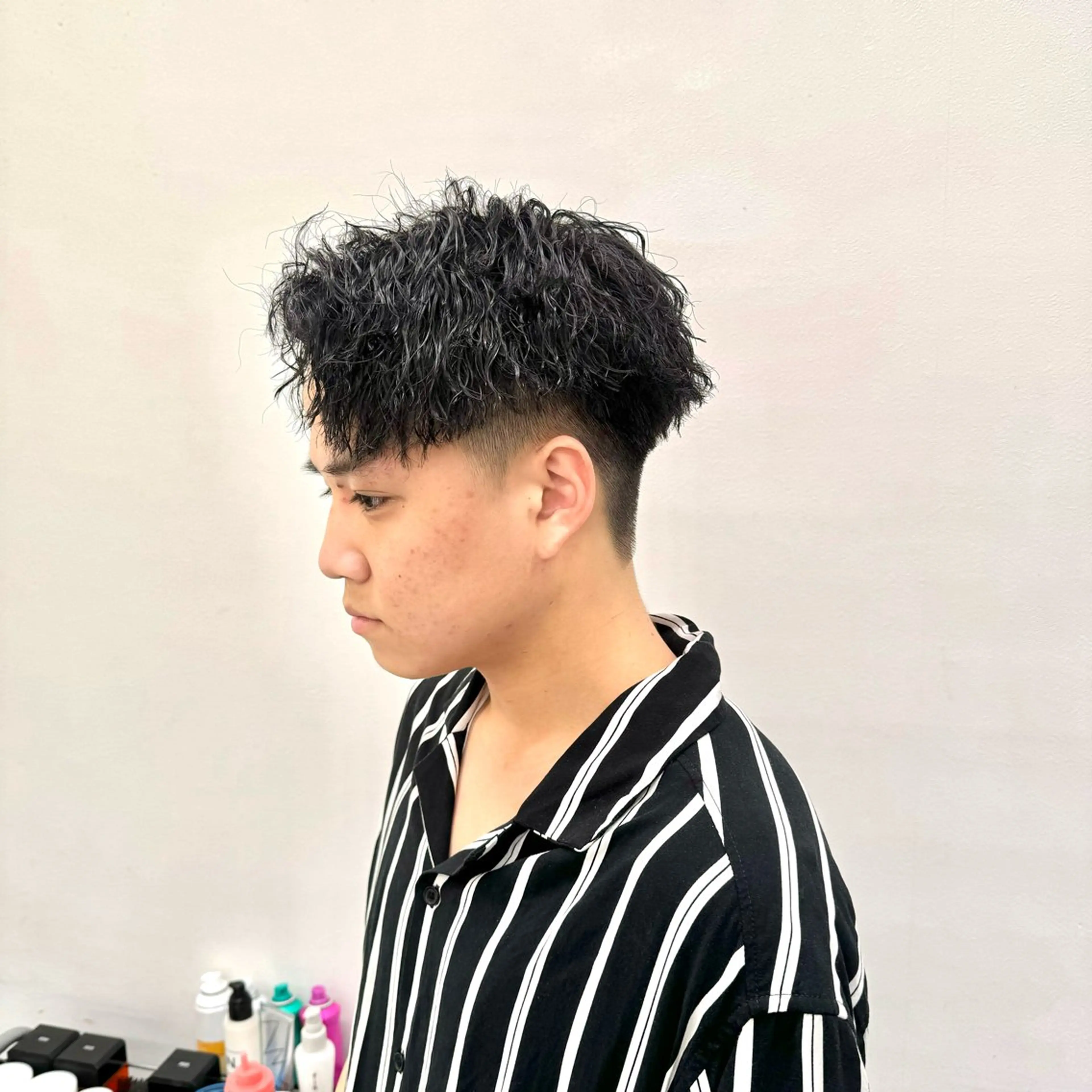 ショート パーマ ヘアアレンジ メンズ メンズパーマ 顔まわりカット の達人のヘアスタイル