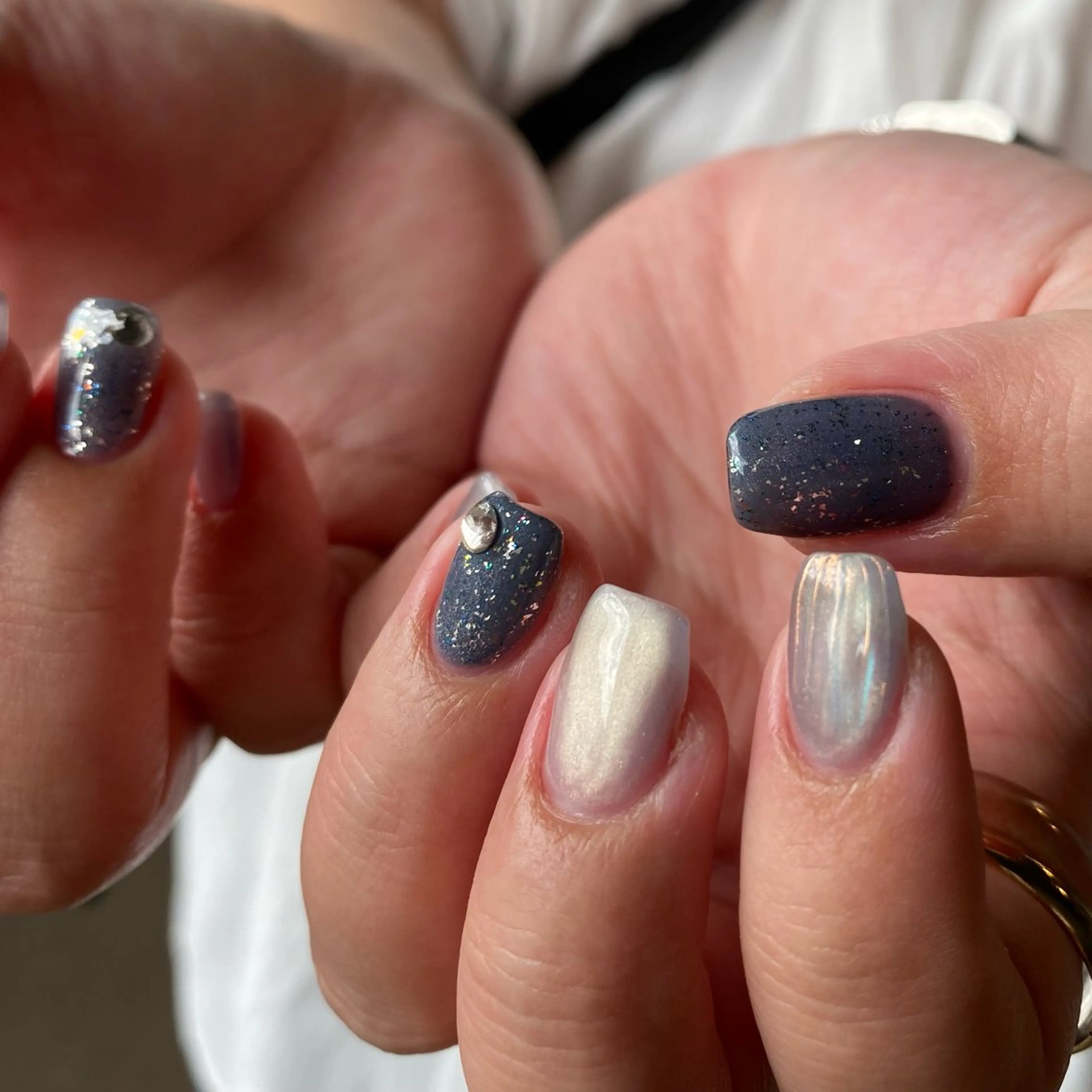 ネイル ブルー マグネットネイル ニュアンスネイル 夏ネイル amuse 手書きニュアンスのネイルデザイン