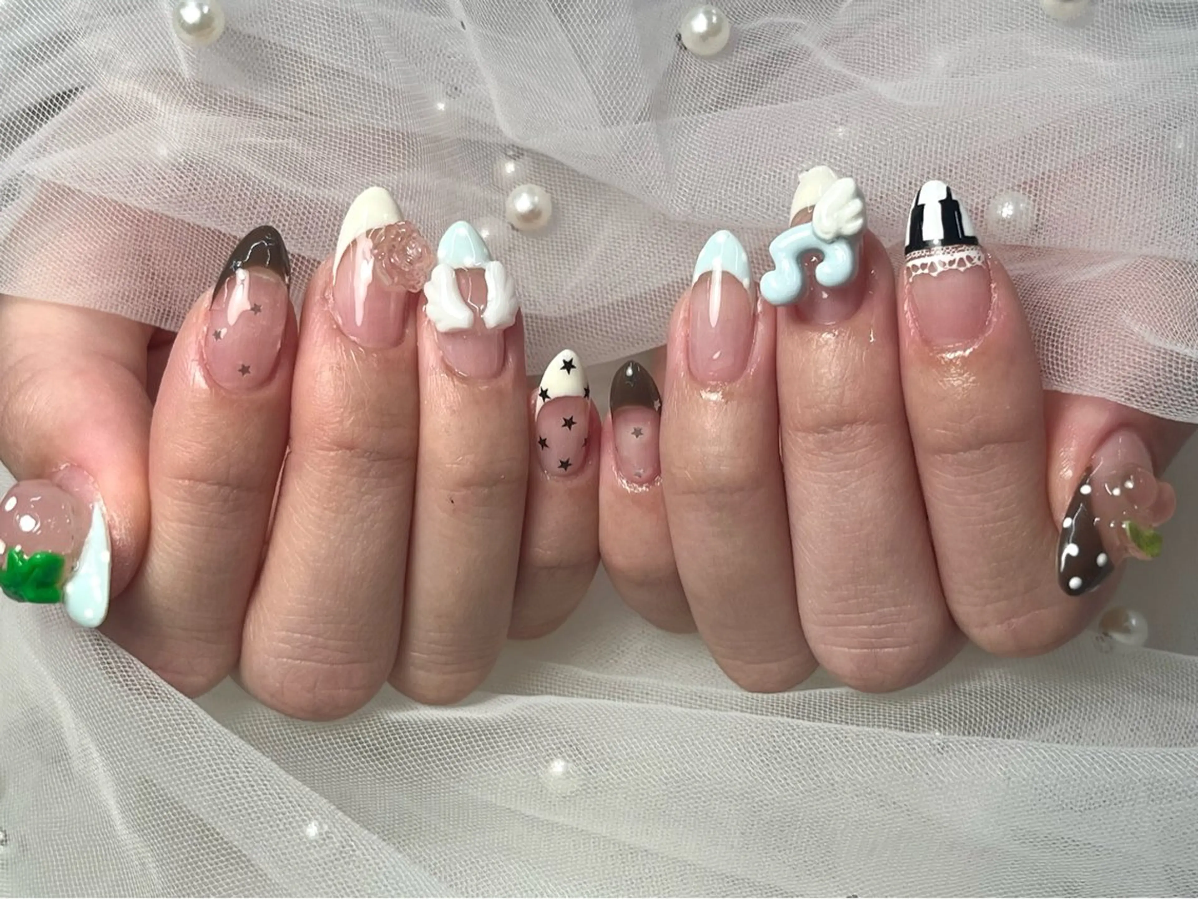 ネイル ドット フレンチネイル キラキラネイル 韓国ネイル 水色 ハンドネイル ToliyDeliy Mayuのネイルデザイン