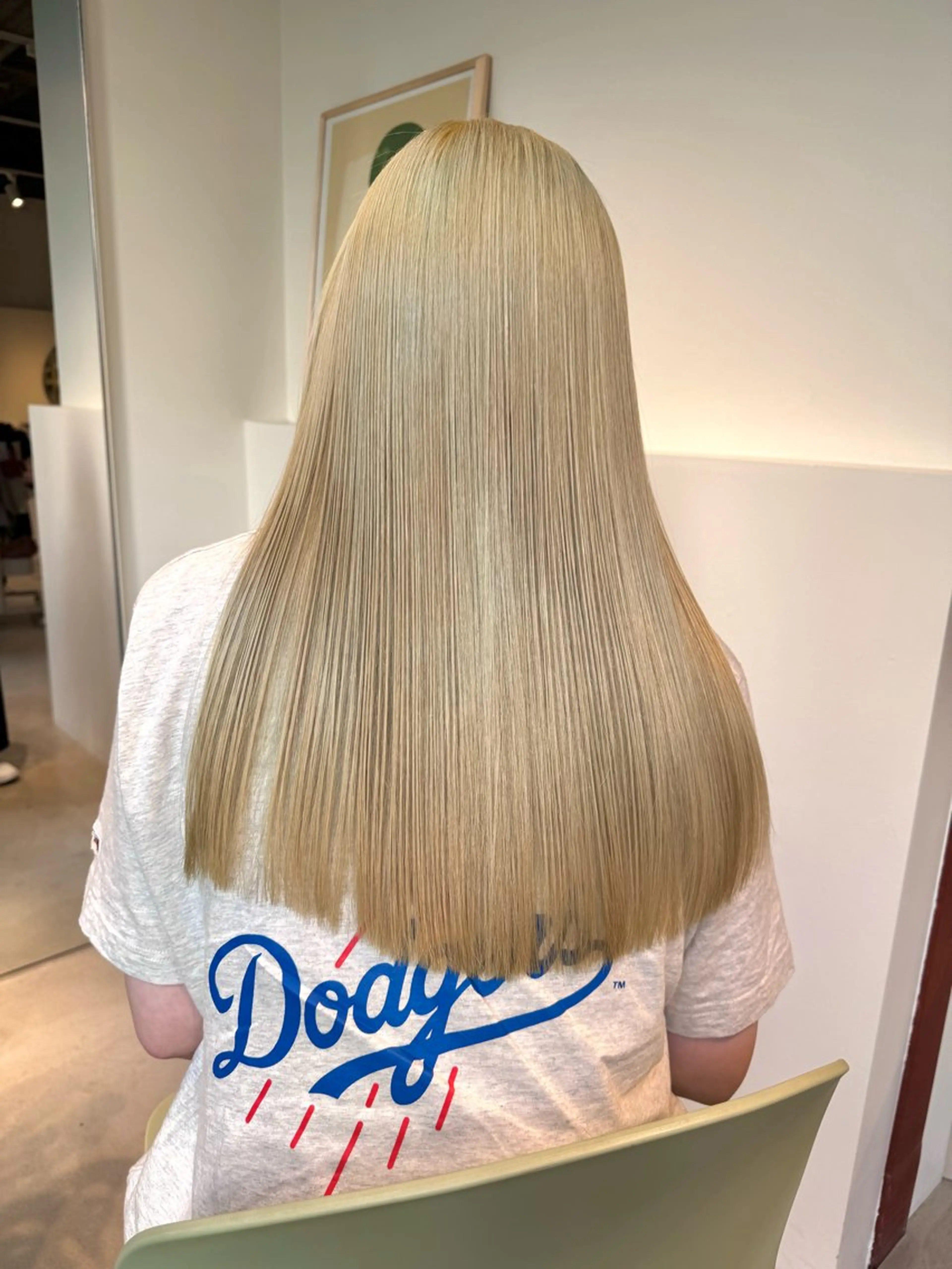 ロング カラー 切りっぱなしボブ ショートボブ アッシュ ベージュカラー ブリーチ 髪質改善スペシャリス ト長尾勇弥/梅田中津のヘアスタイル