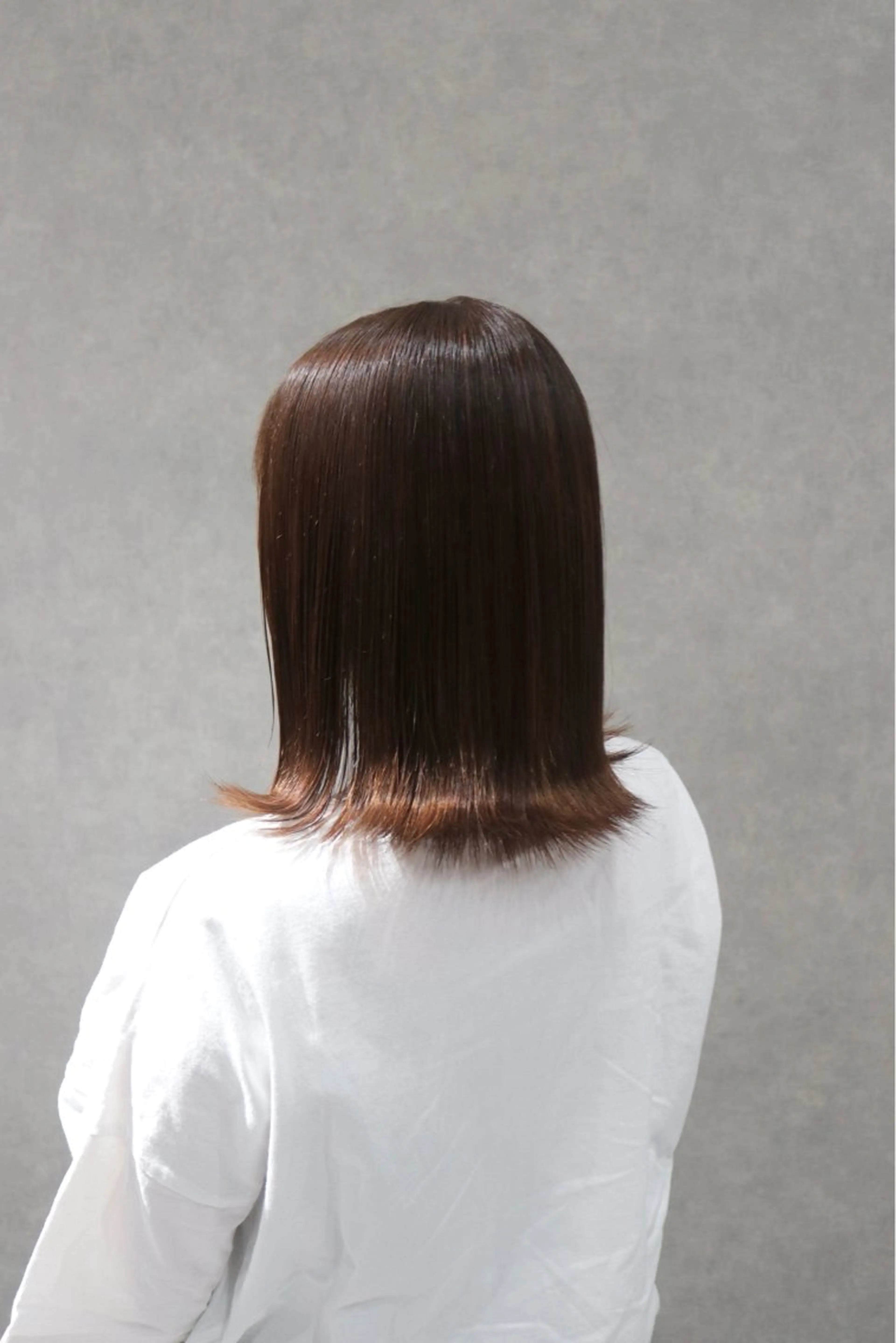 ミディアム 外ハネヘア 【レイヤー/透明感/ ハイトーン】Rionのヘアスタイル