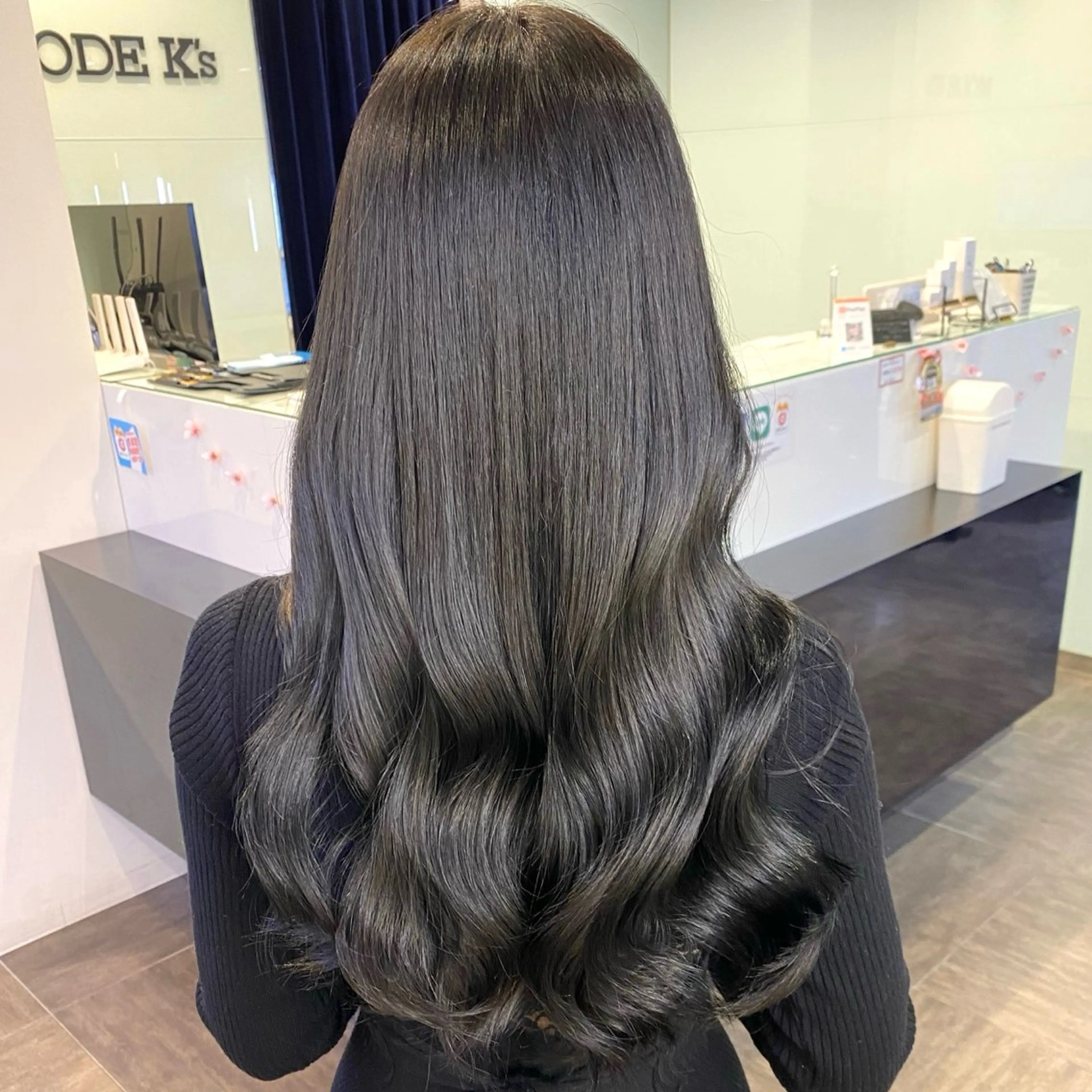 ロング カラー ダークグレー ダークグレージュ グレージュ 髪質改善 ヘアカラー トリートメント 🖤大人可愛い⌇ 𝐑 𝐈 𝐎🖤のヘアスタイル