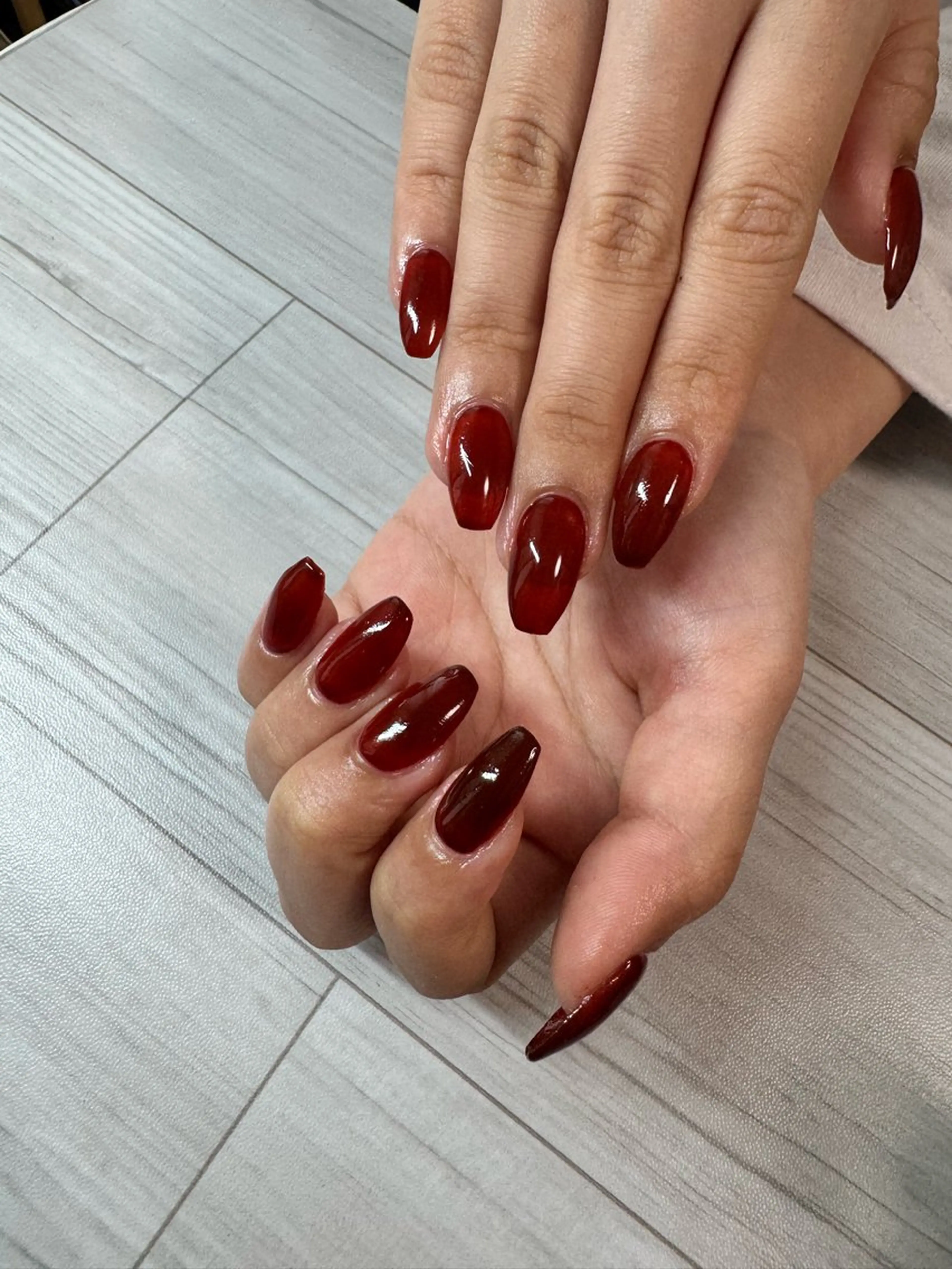 ネイル ブラウン ワンカラーネイル 赤色 ハンドネイル N.plus NaiLのネイルデザイン