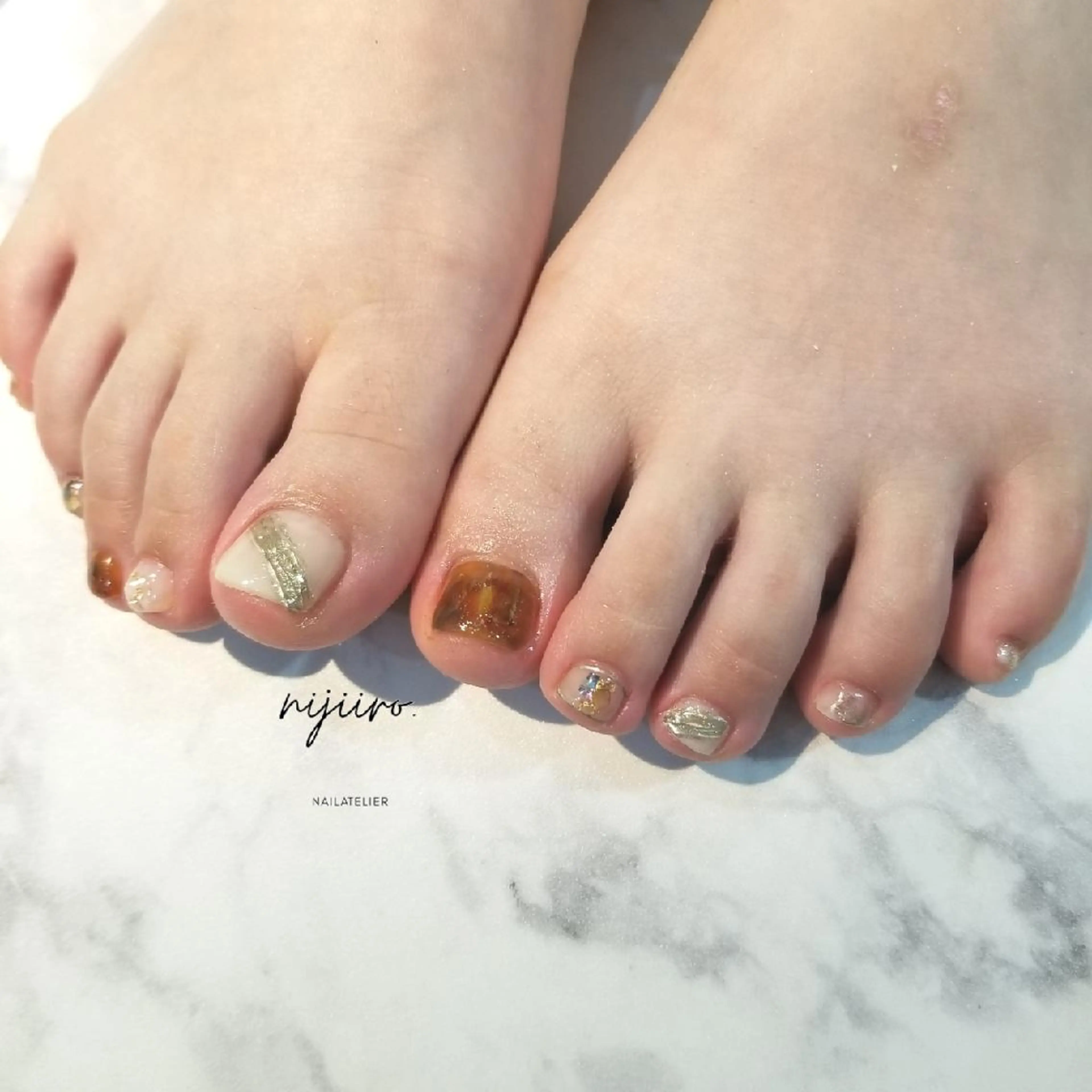 ネイル フットネイル ニュアンスネイル フットネイル nailatelier nijiiro.所属・nijiiro🌈 サトウのネイルデザイン