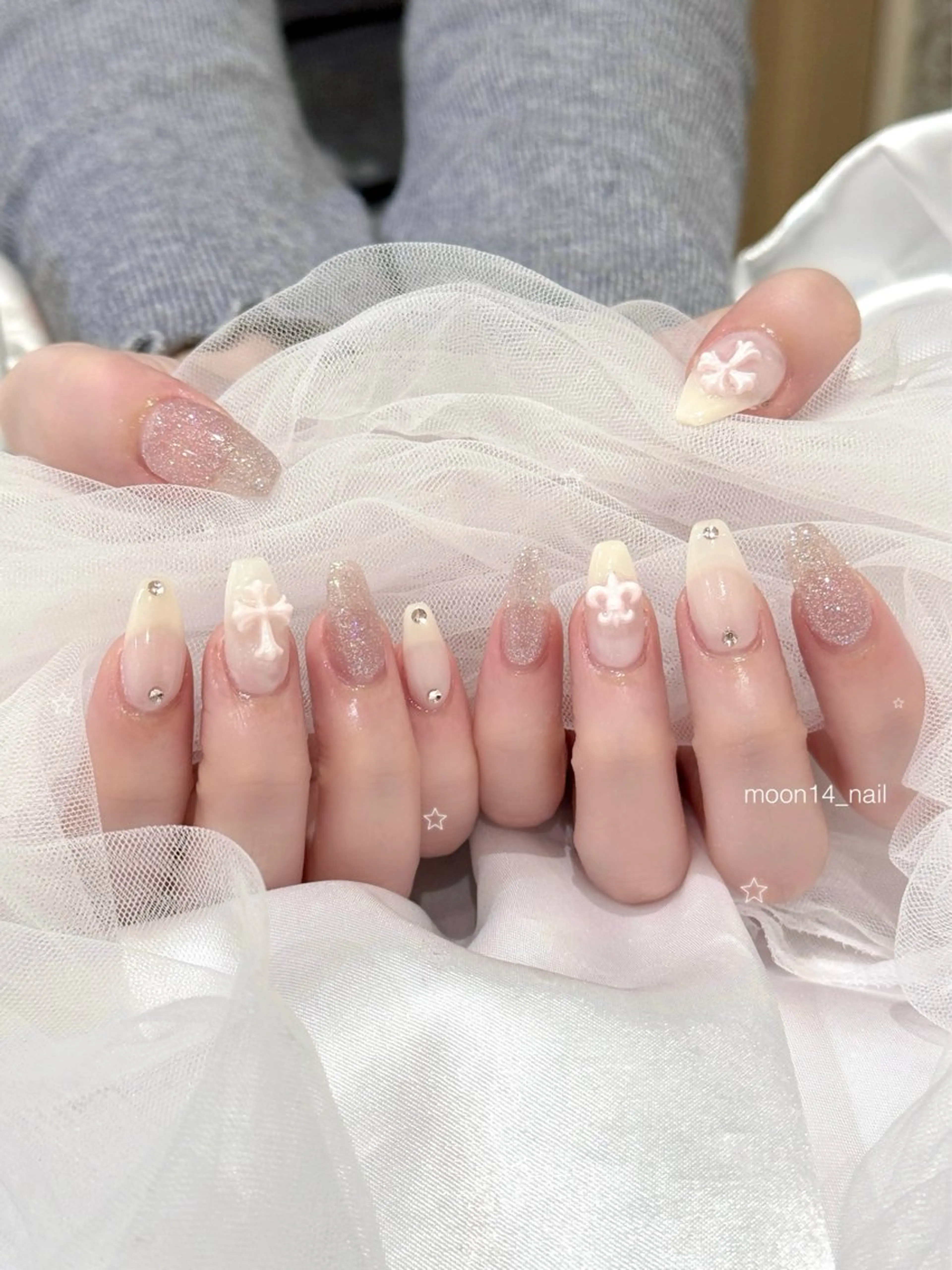 ネイル フラッシュネイル ジェルネイル キラキラネイル パラジェル ピンク ハンドネイル natsuki 💫のネイルデザイン