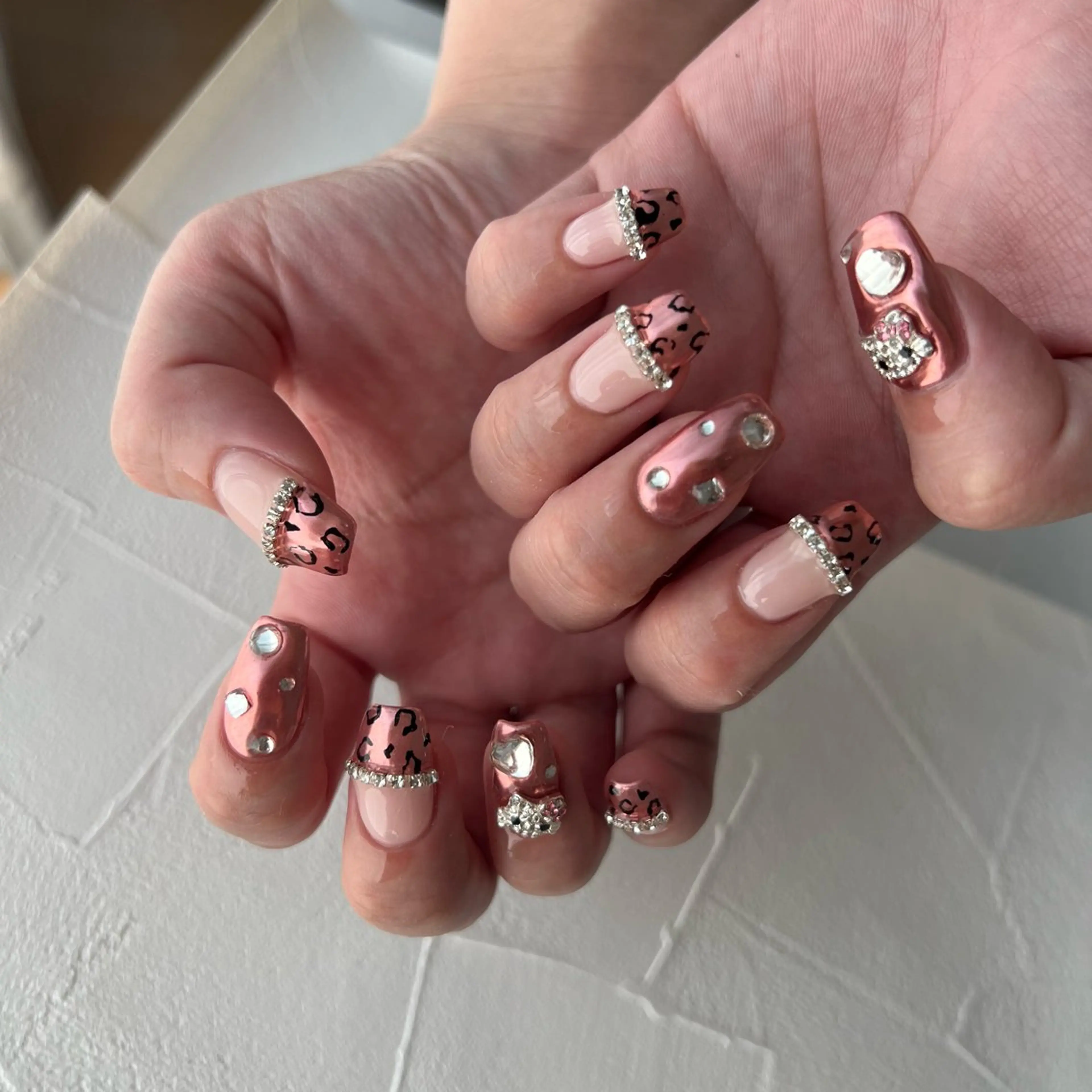 ネイル アニマル柄 フレンチネイル ミラーネイル ピンク ハンドネイル 川端 京香のネイルデザイン