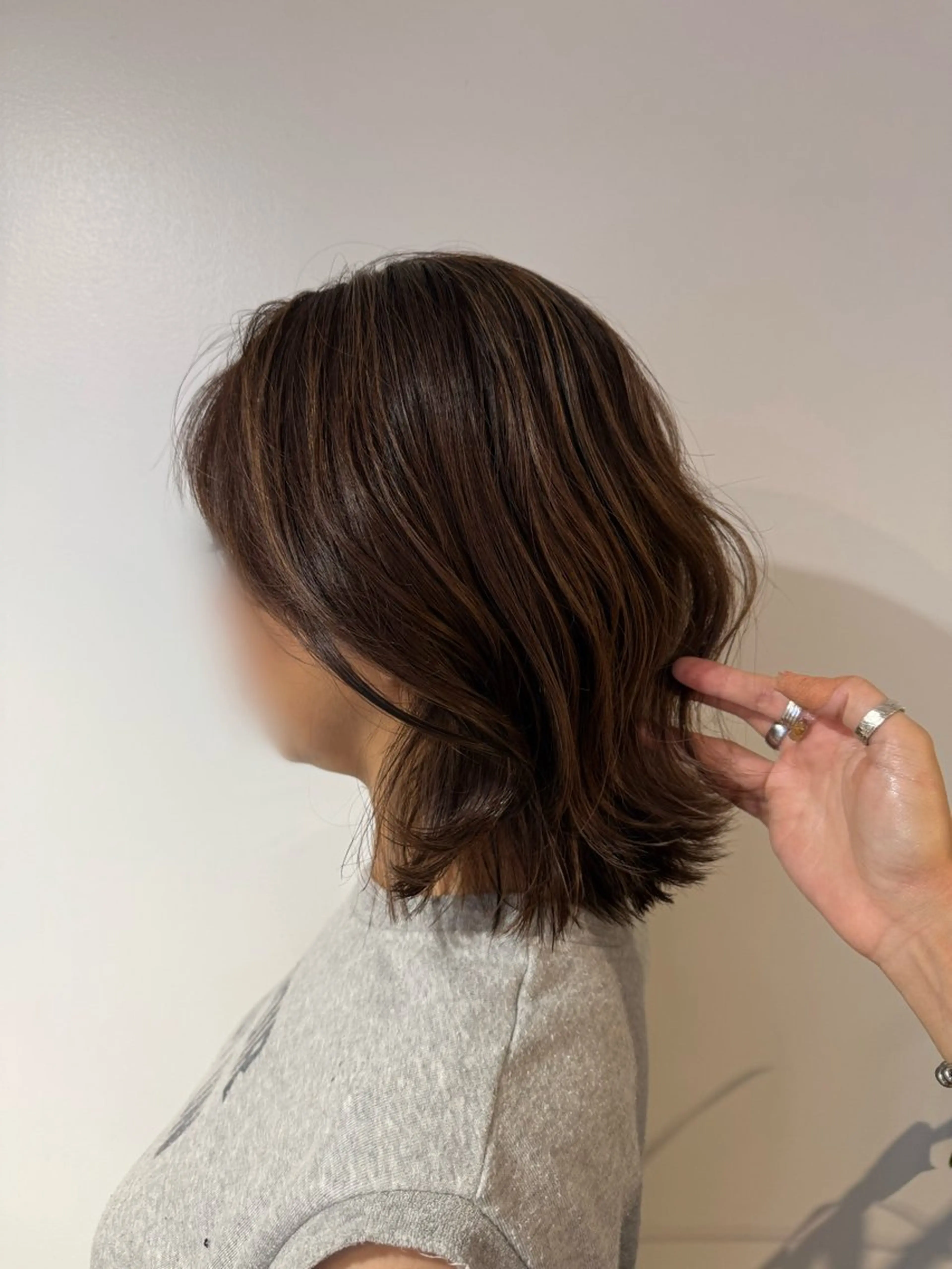 ミディアム ハイライト カット ヘアカラー さくらば ここのヘアスタイル