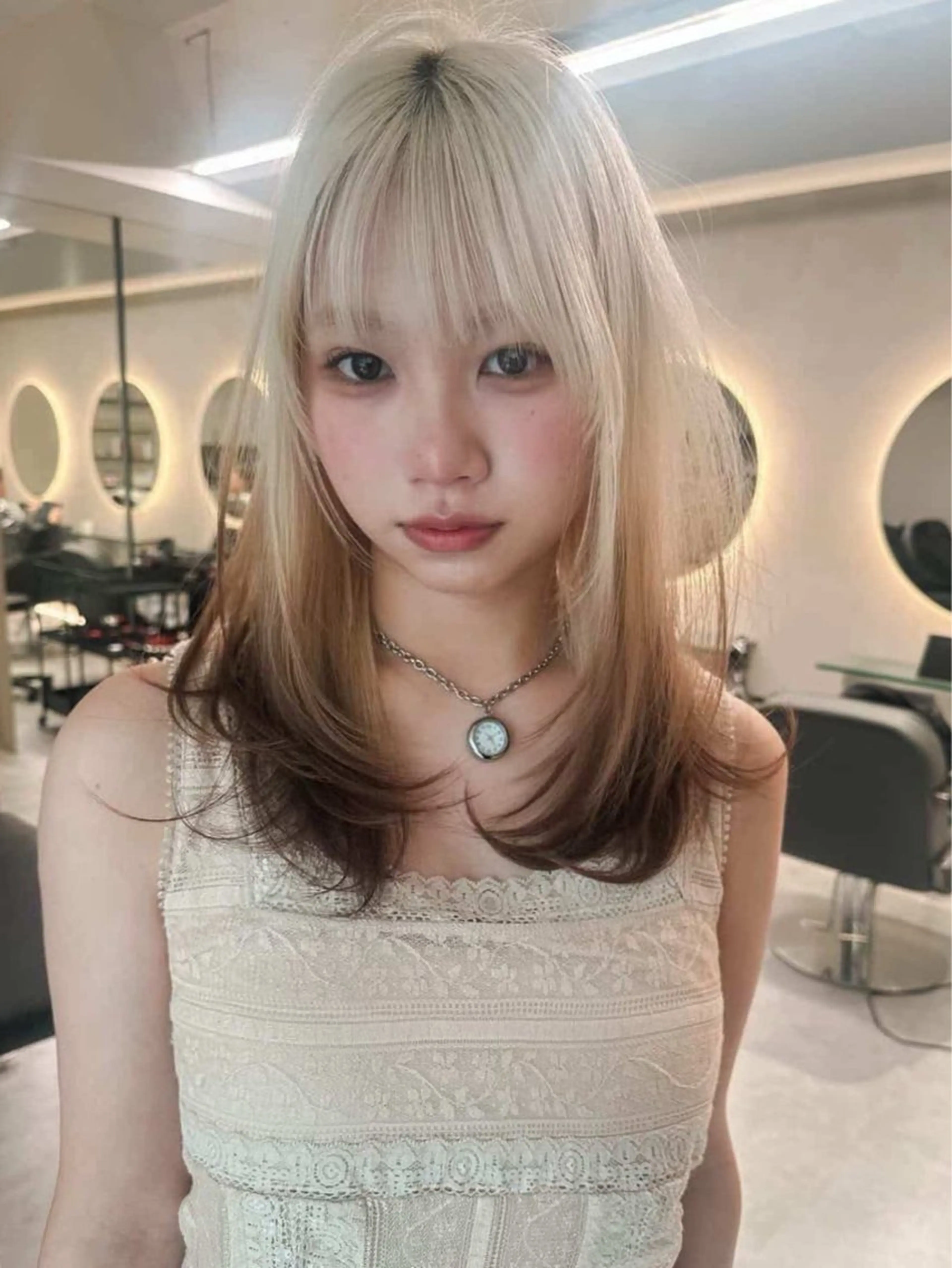 セミロング カラー ベージュカラー ブリーチ 抜きっぱなしブロンド ブロンド ケアブリーチ カット ヘアカラー トリートメント レイヤー/ウルフ/ ハッシュカット/ダイのヘアスタイル