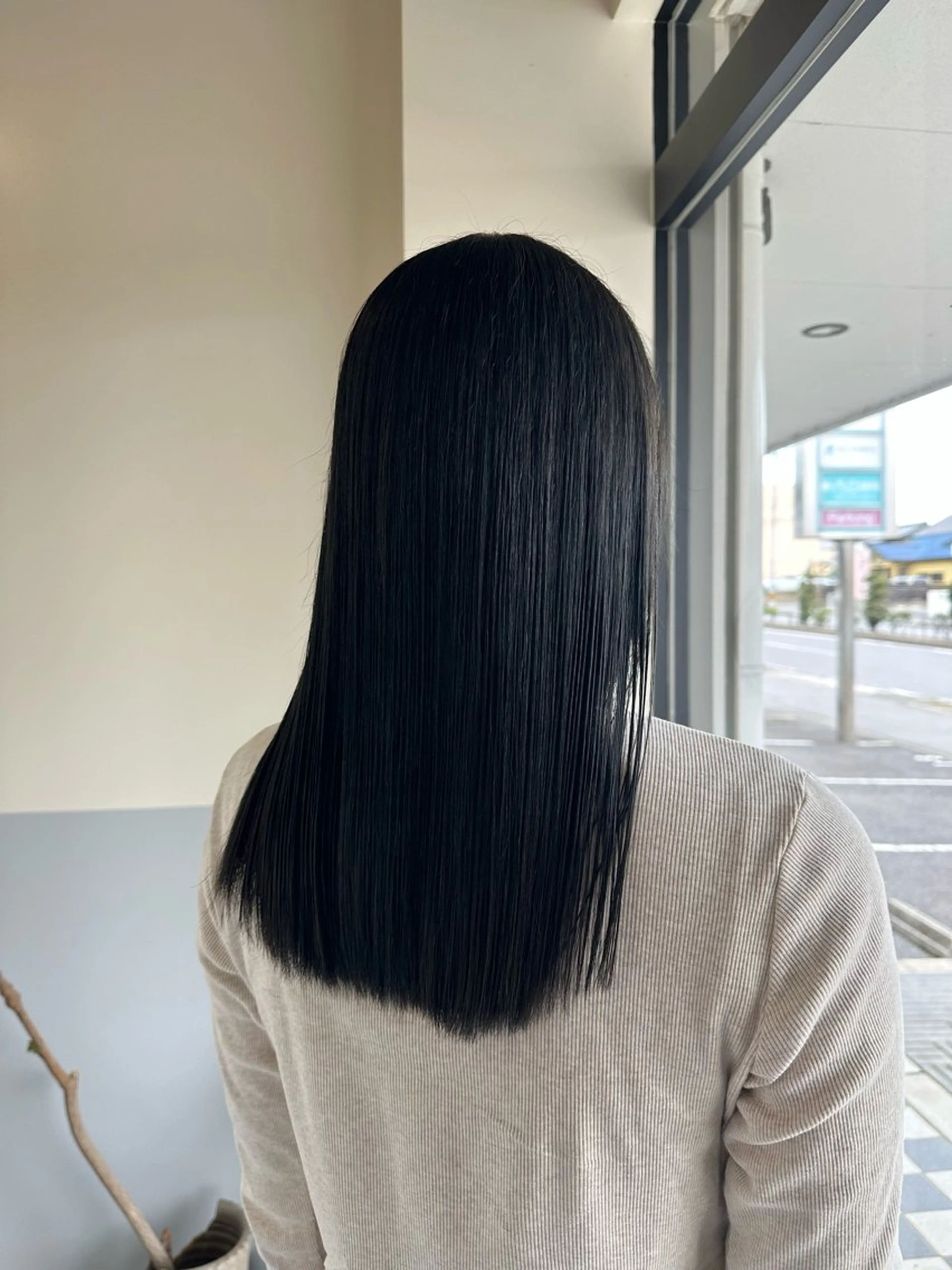 ミディアム カラー 黒髪 ブルーカラー ブルーブラック 三浦彩那/ 透明感カラー/岡崎のヘアスタイル