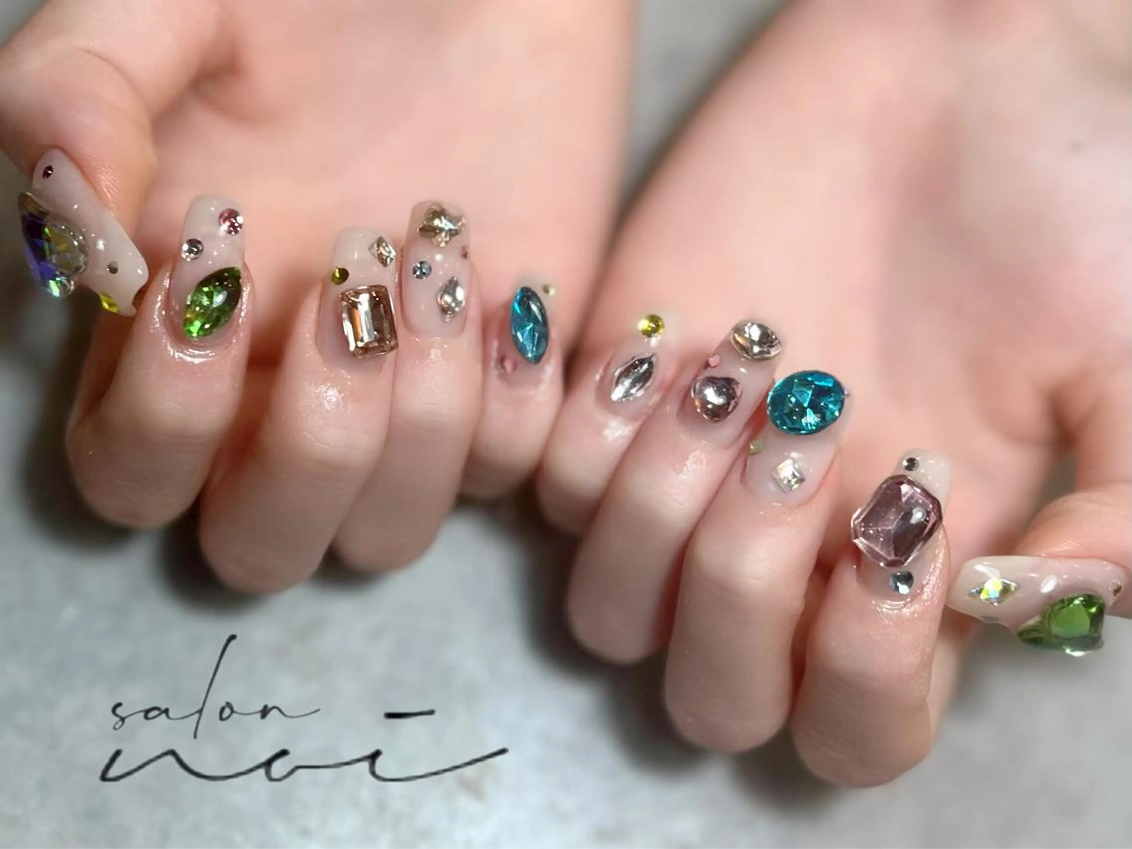 ネイル アートネイル キラキラネイル ハンドネイル salon noi所属・salon noiのネイルデザイン