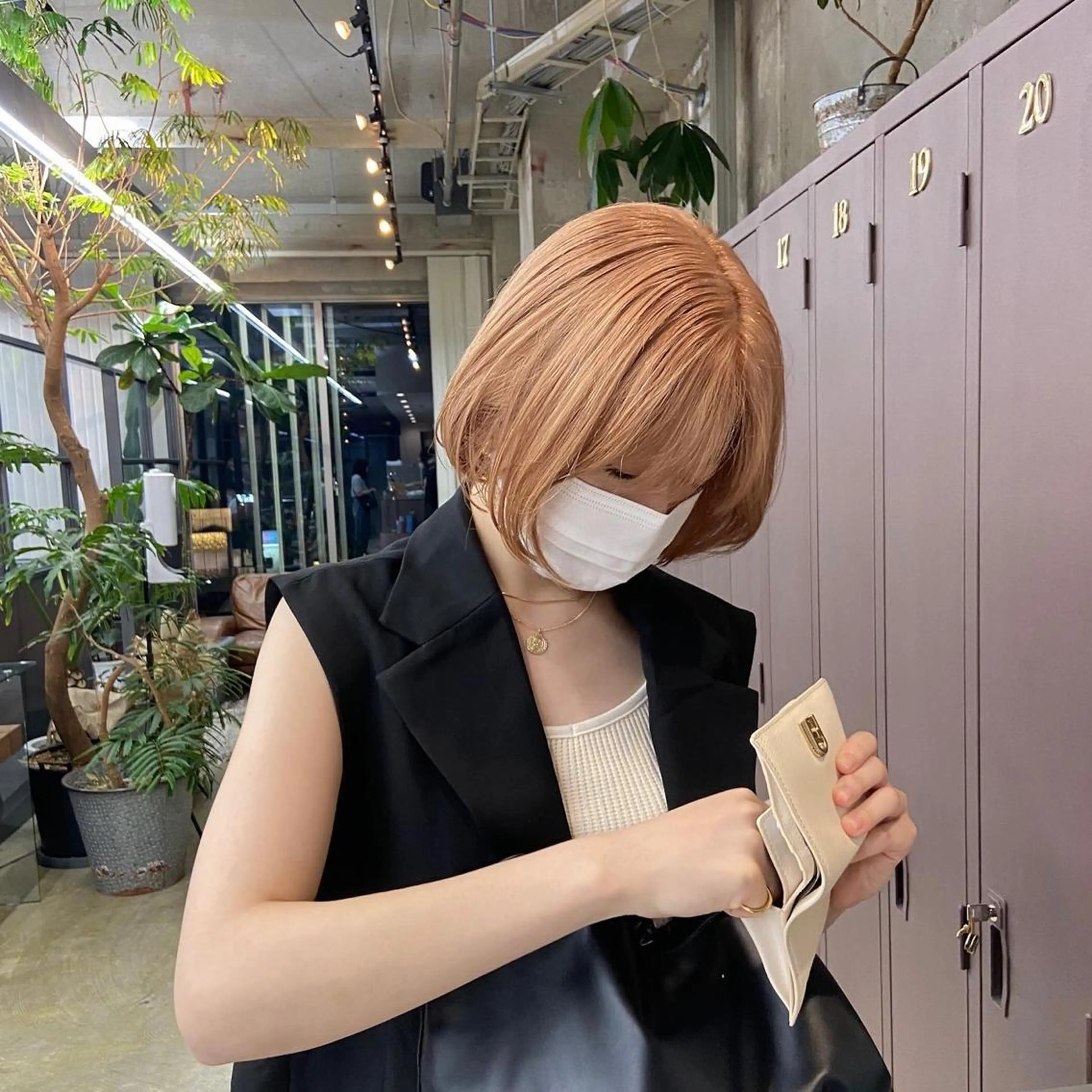 ミディアム カット ヘアカラー トリートメント 岡本康平/ボブ /ブリーチ/レイヤーのヘアスタイル