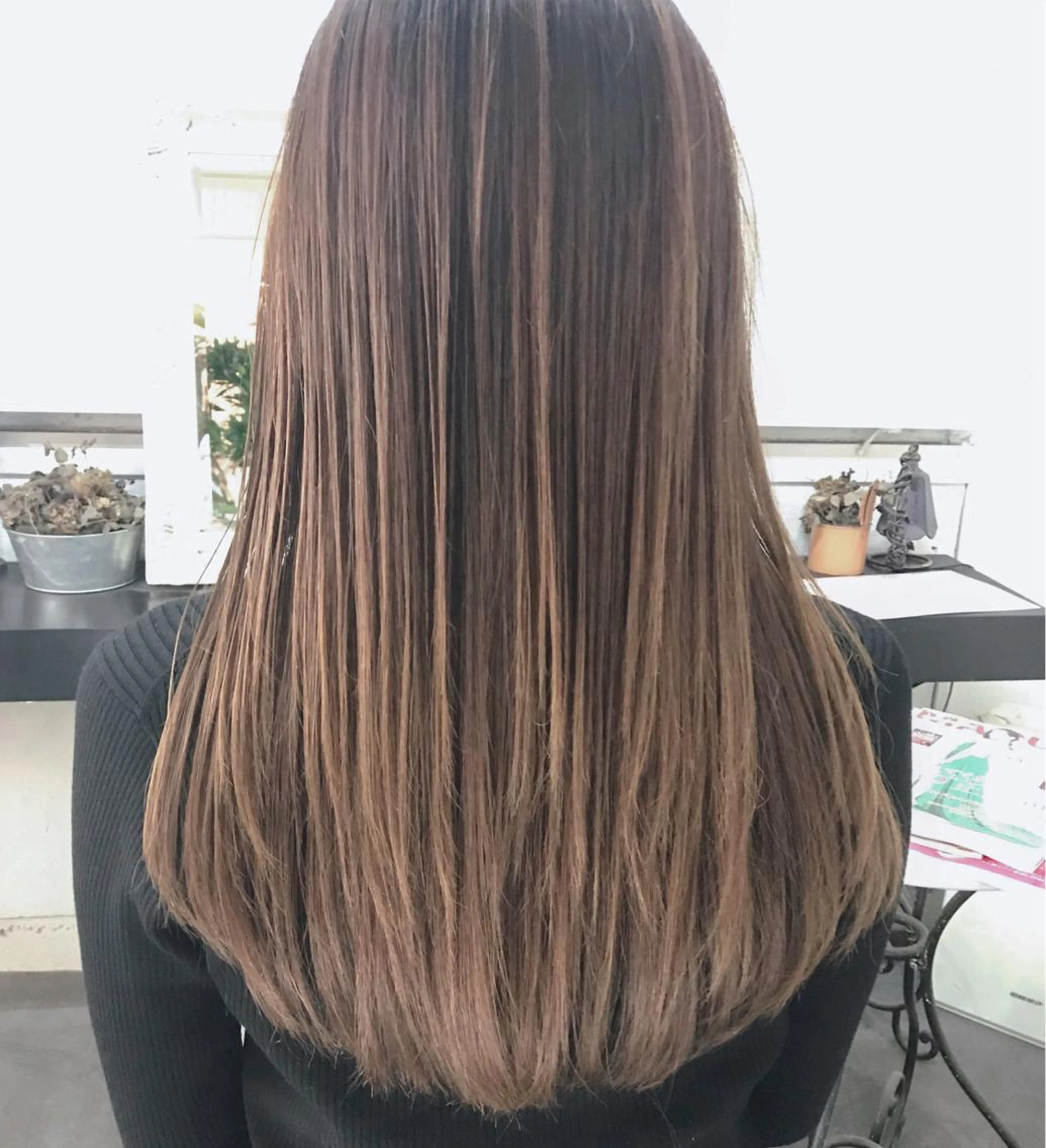 セミロング カラー ヘアアレンジ お団子ヘア 結婚式・ブライダル 切りっぱなしボブ バレイヤージュ デザインカラー Mariana/ 鶴原-ハイライトのヘアスタイル