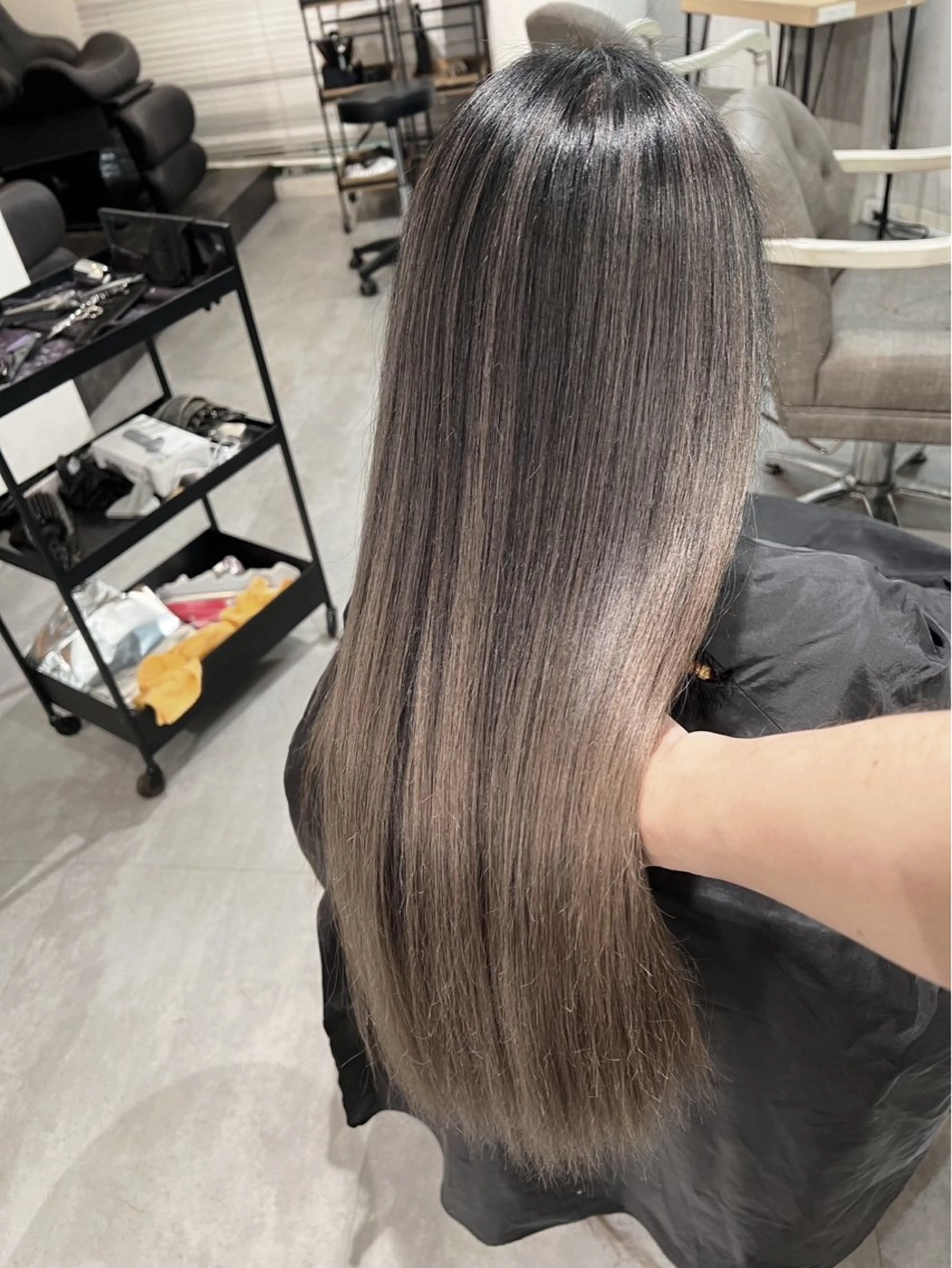 ロング カラー バレイヤージュ ベージュカラー ミルクティーベージュ レイヤーカット ヘアカラー トリートメント ROBIN所属・指名数No.1 /NAOYAのヘアスタイル