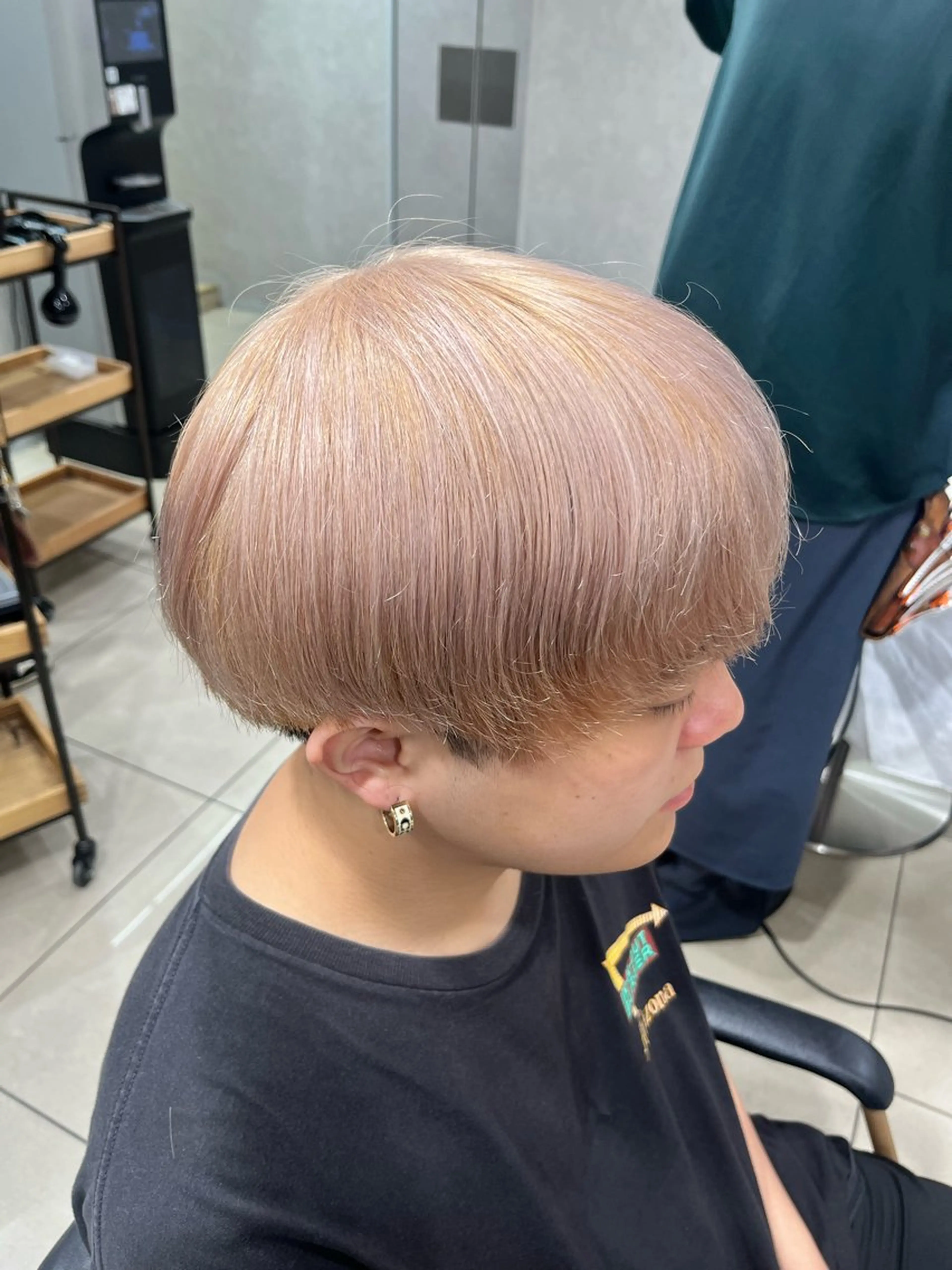 カラー メンズ メンズブリーチ メンズハイトーン ベージュカラー ブリーチ 透明感カラー カット ヘアカラー 巖本 真希のヘアスタイル