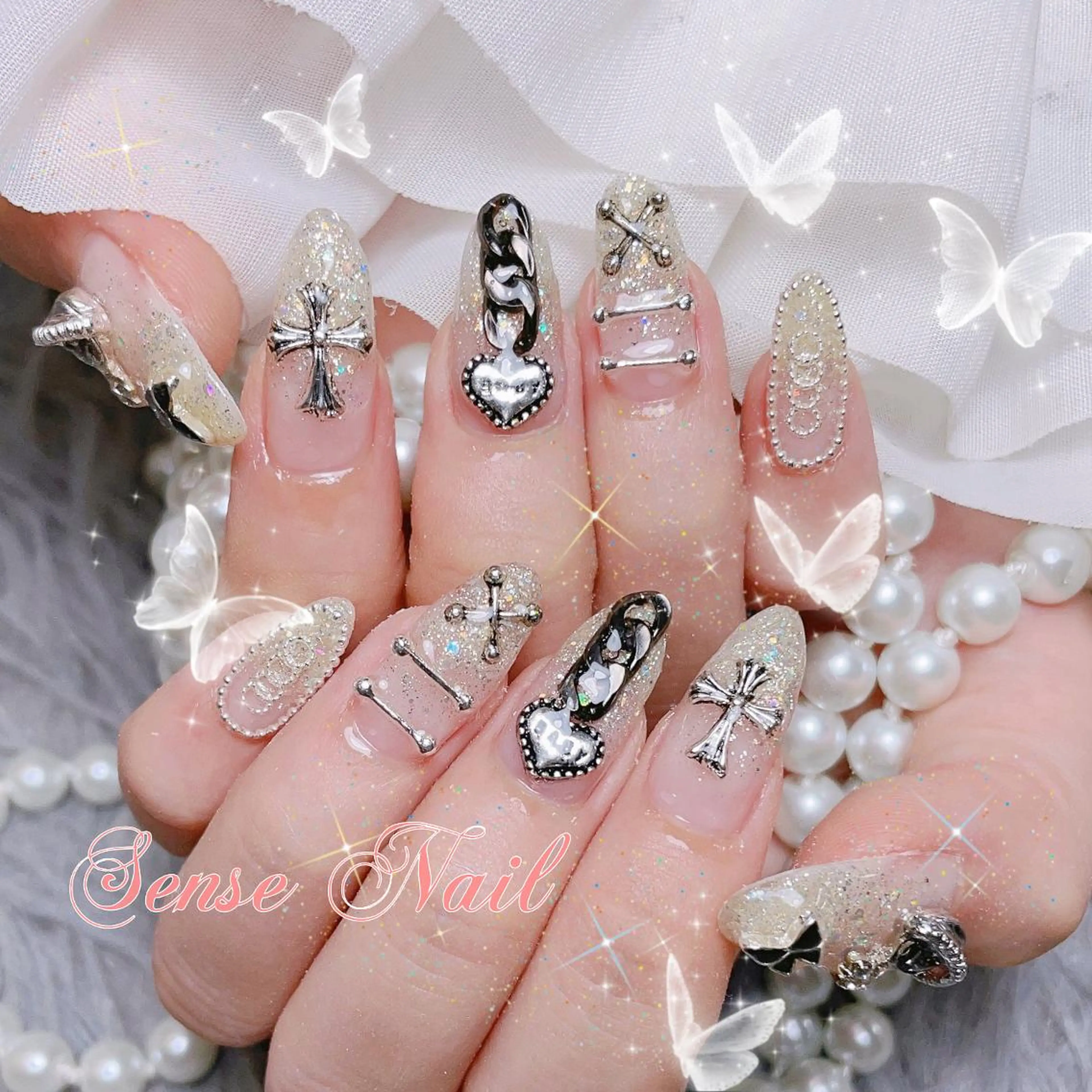 ネイル Queening 🦋のネイルデザイン