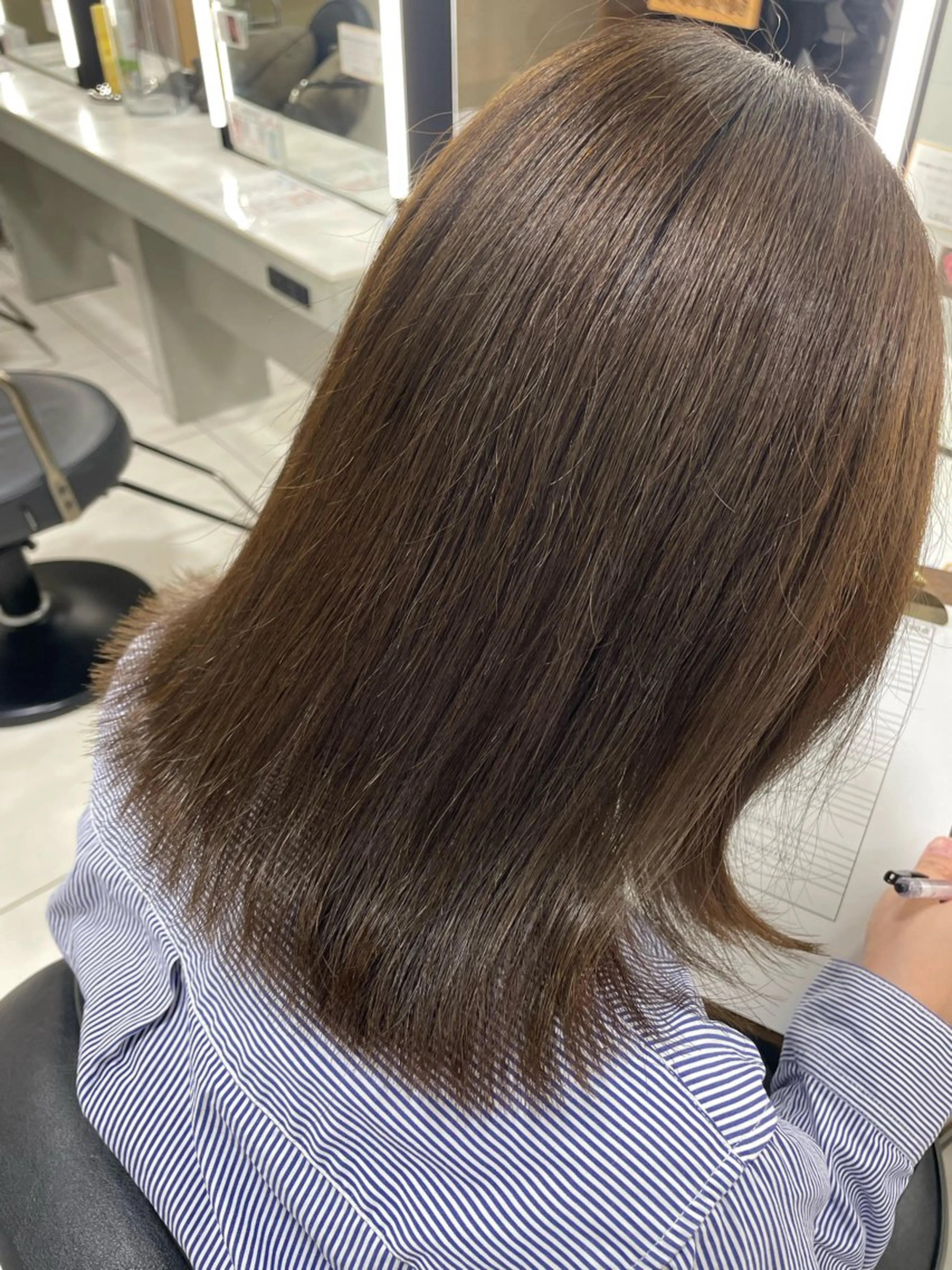 ミディアム レイヤーカット 外ハネヘア 稲吉 由莉穂のヘアスタイル