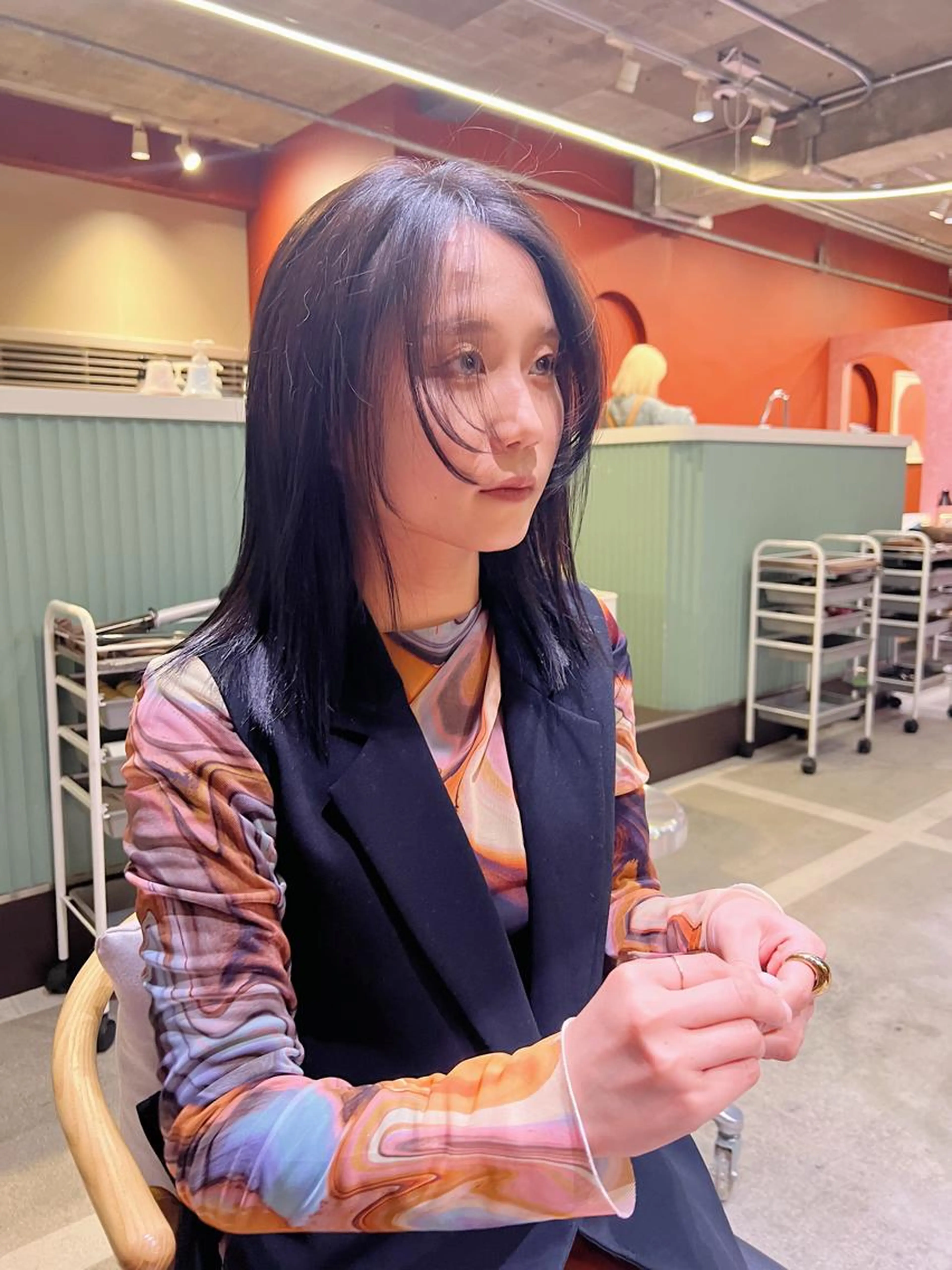 顔まわりレイヤーと艶感ケアカラーの写真