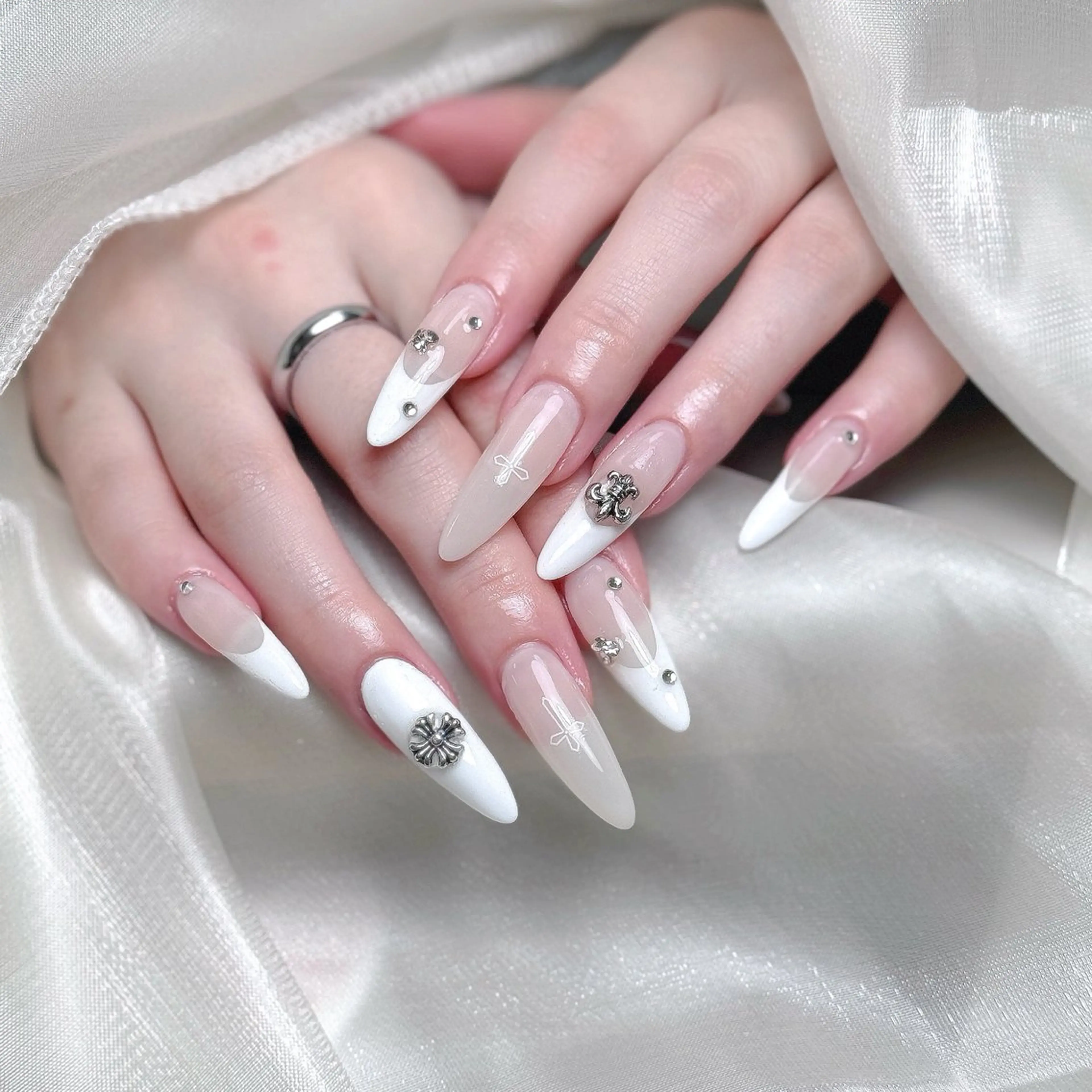 ネイル マギー ネイル🦋のネイルデザイン