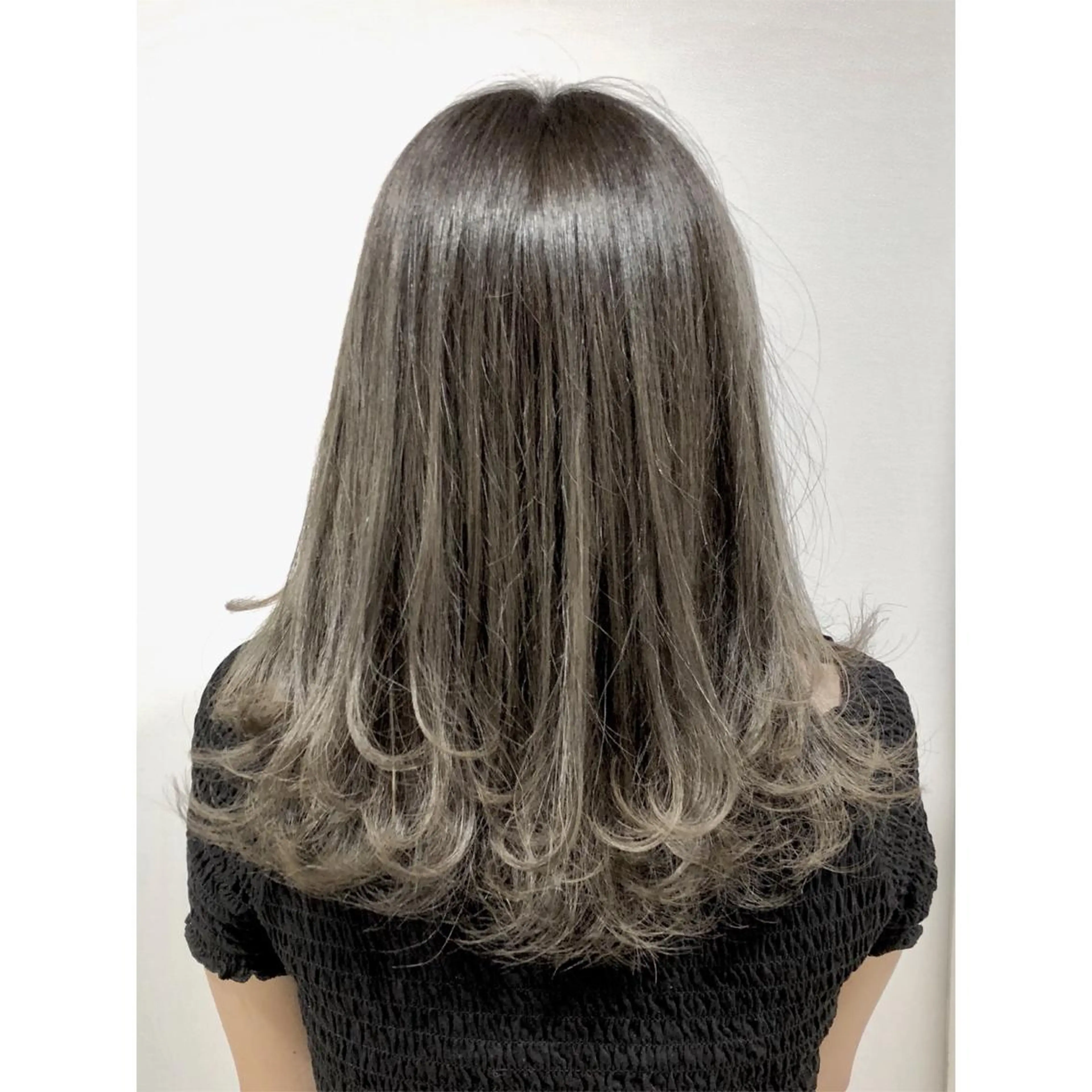 ミディアム カラー ブリーチ ケアブリーチ 透明感カラー グレージュ ハイライトカラー KIZU 髪質改善 オカルト怪談のヘアスタイル