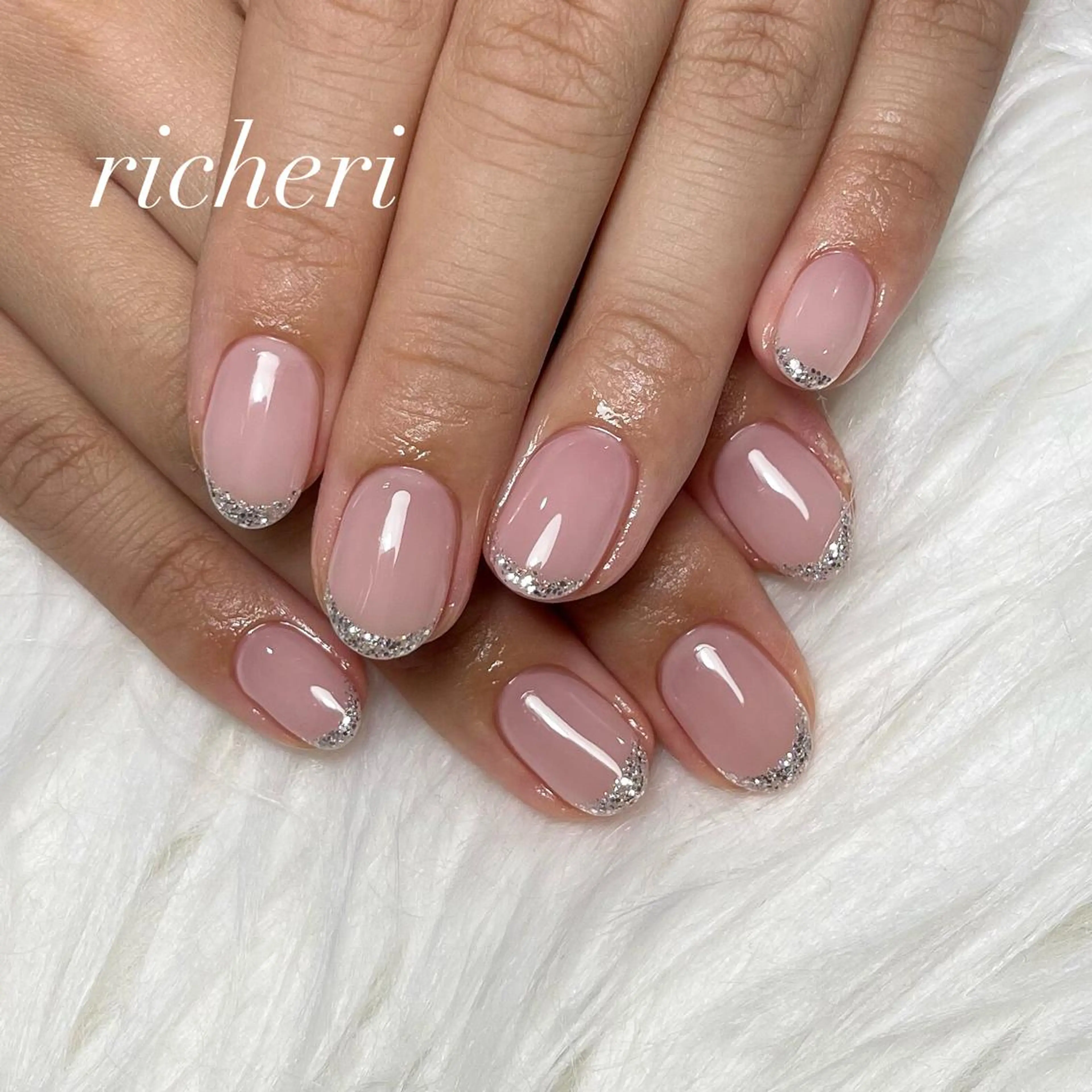 ミディアム ネイル 韓国風ヘア アートネイル フレンチネイル ジェルネイル ガラスフレンチ richeri beautyのエステ・リラクイメージ