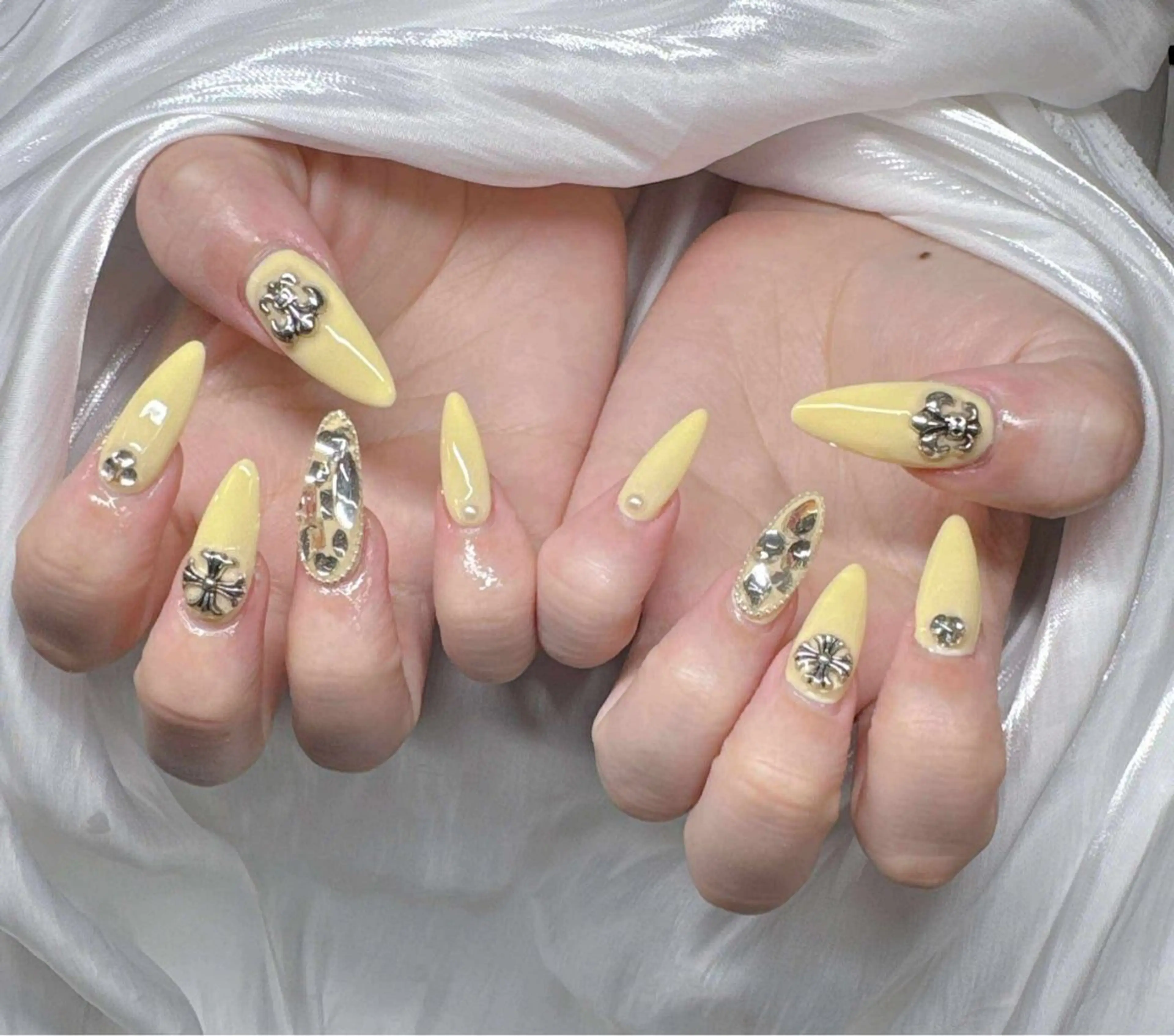 ネイル 長さ出し グラデーション 卒業式 キラキラネイル マグネットネイル ハンドネイル Lee Nailsのネイルデザイン