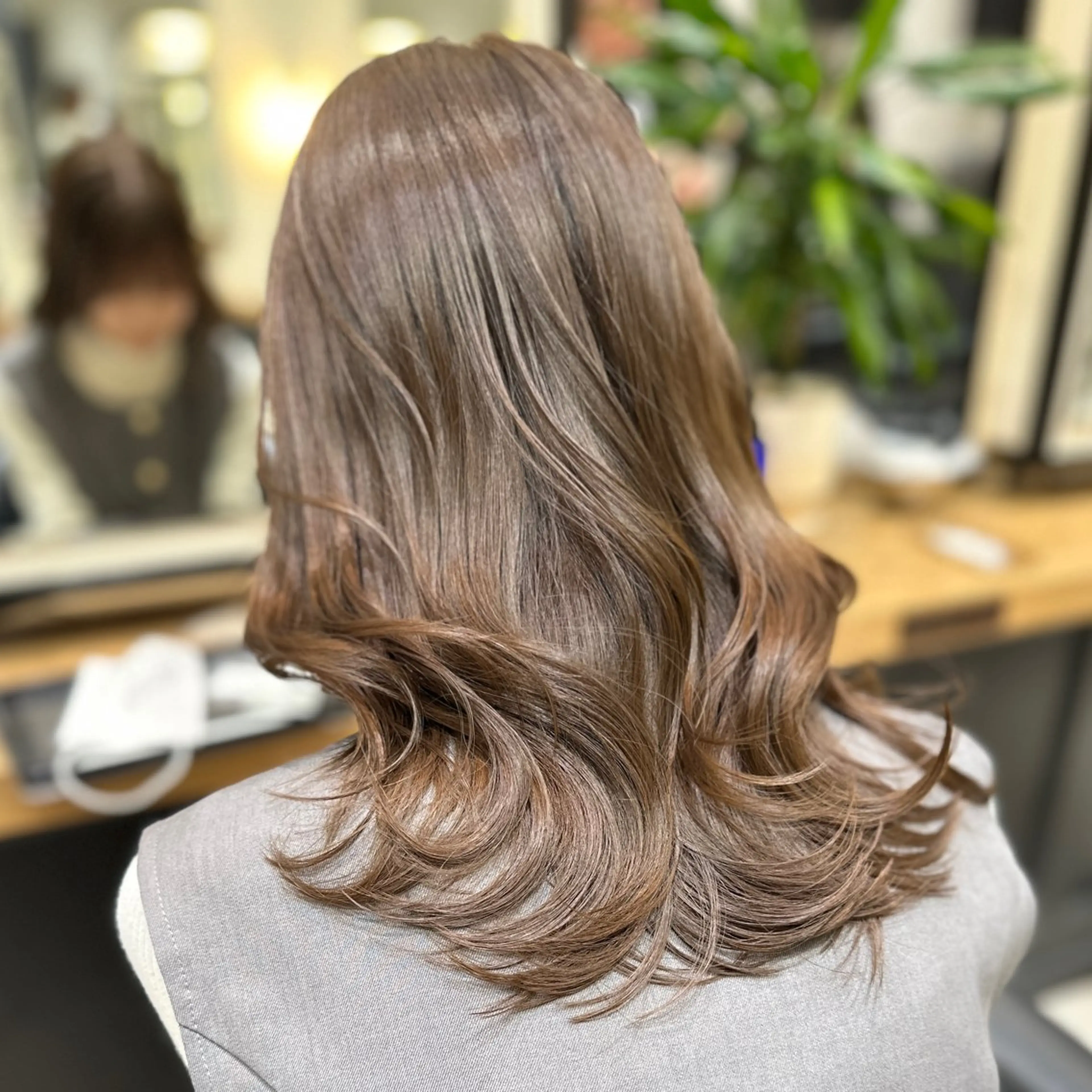セミロング カラー ベージュカラー ブリーチ ケアカラー 透明感カラー ブリーチなしカラー レイヤー/グレージュ メンズパーマのヘアスタイル