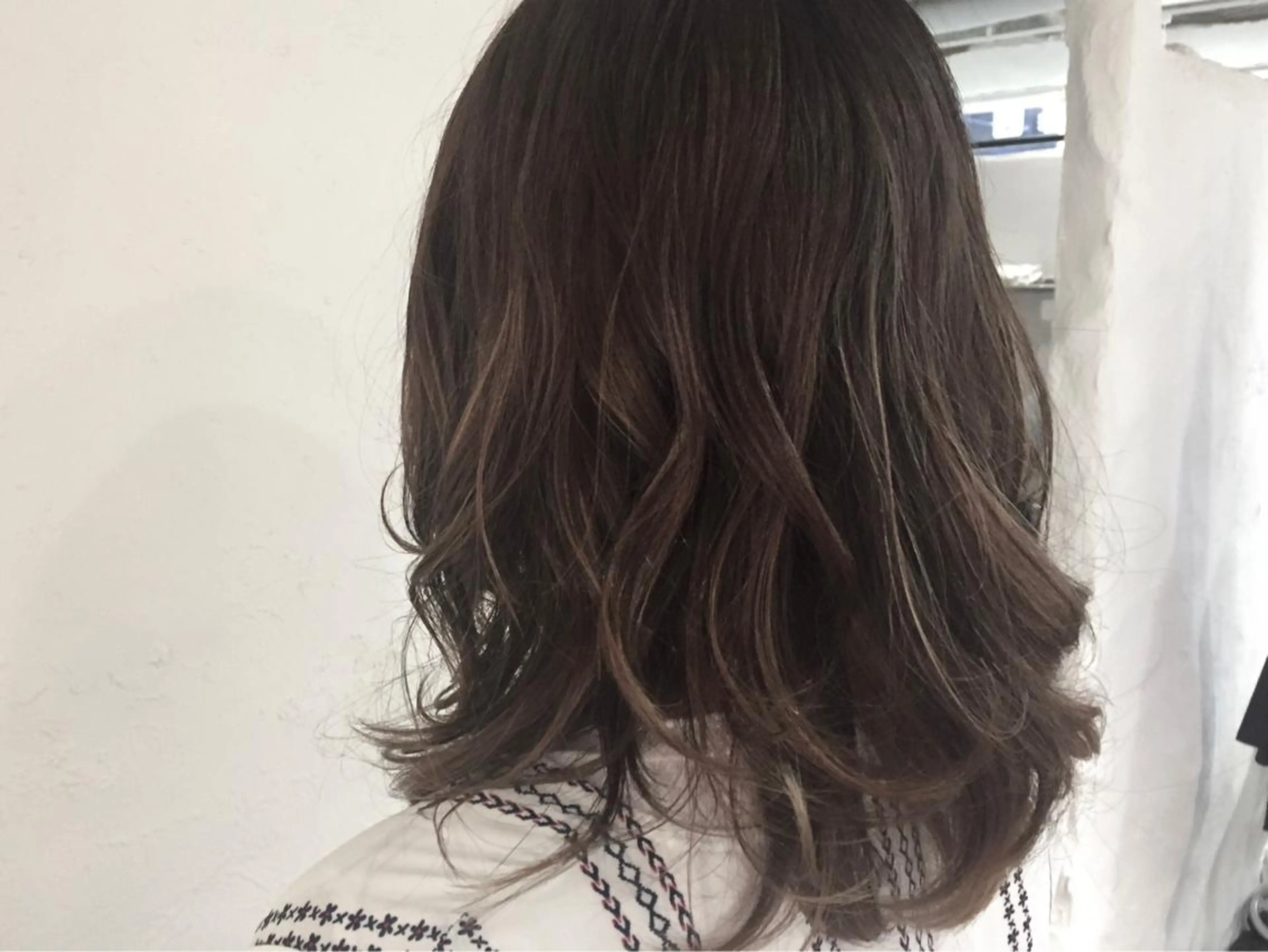 ミディアム カラー グラデーションカラー 伊藤 優希のヘアスタイル