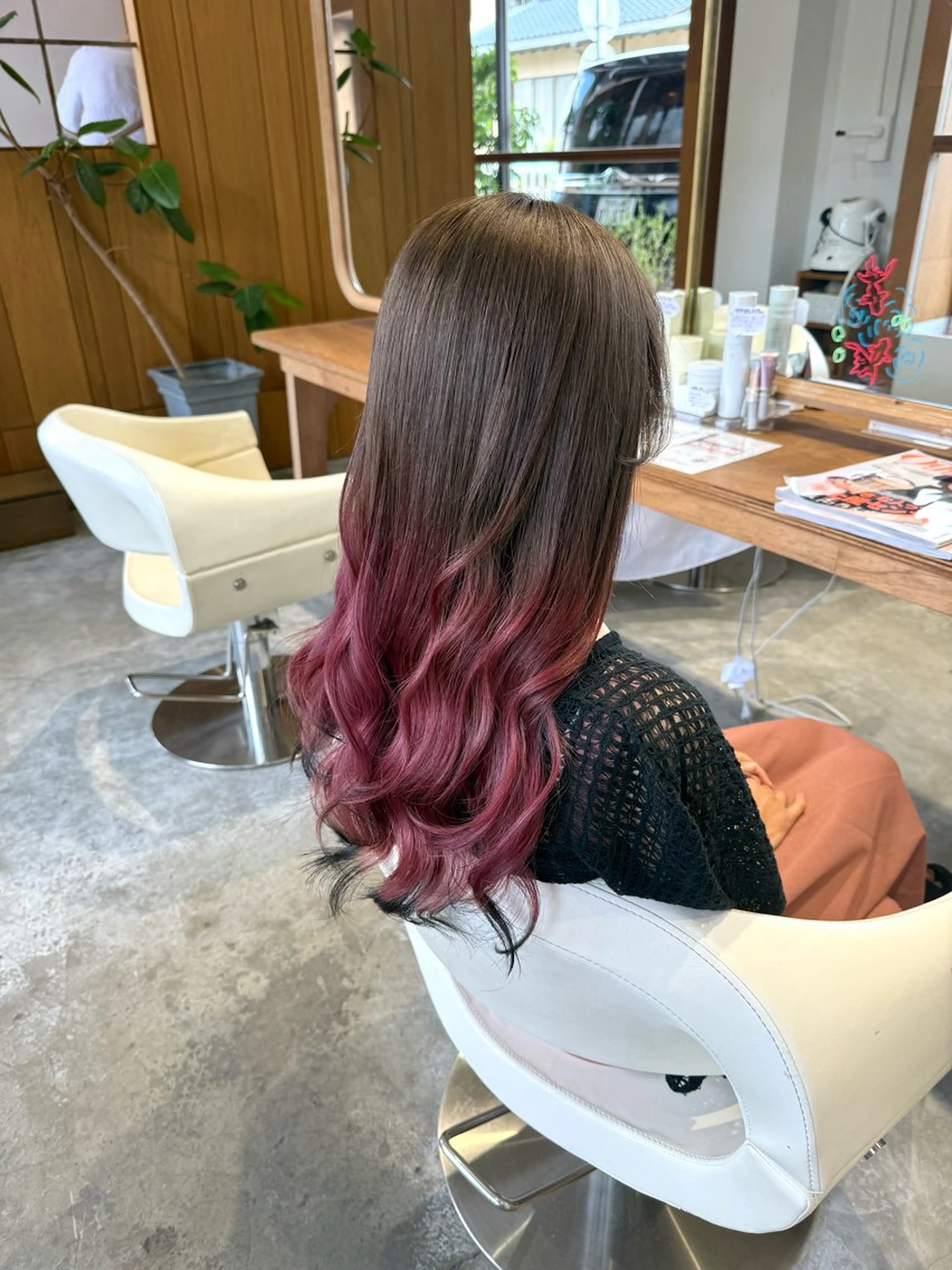 ロング カラー 黒髪 グラデーションカラー グレージュ ピンクカラー カット ヘアカラー フラム所属・WATANABE MISAKIのヘアスタイル