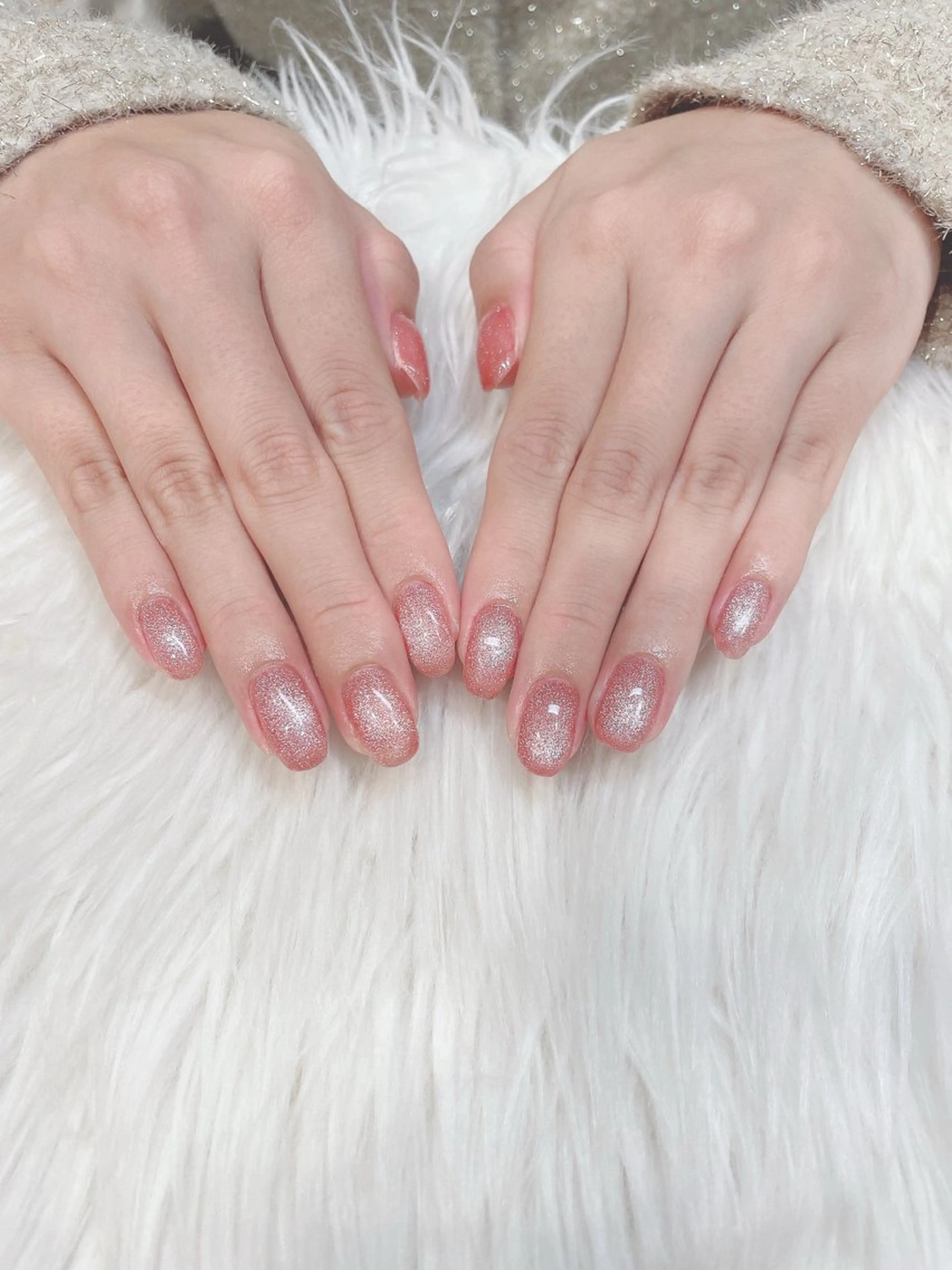 ネイル マグネットネイル ワンカラーネイル ピンク ハンドネイル Tiary🎀🫧 Ayukaのネイルデザイン