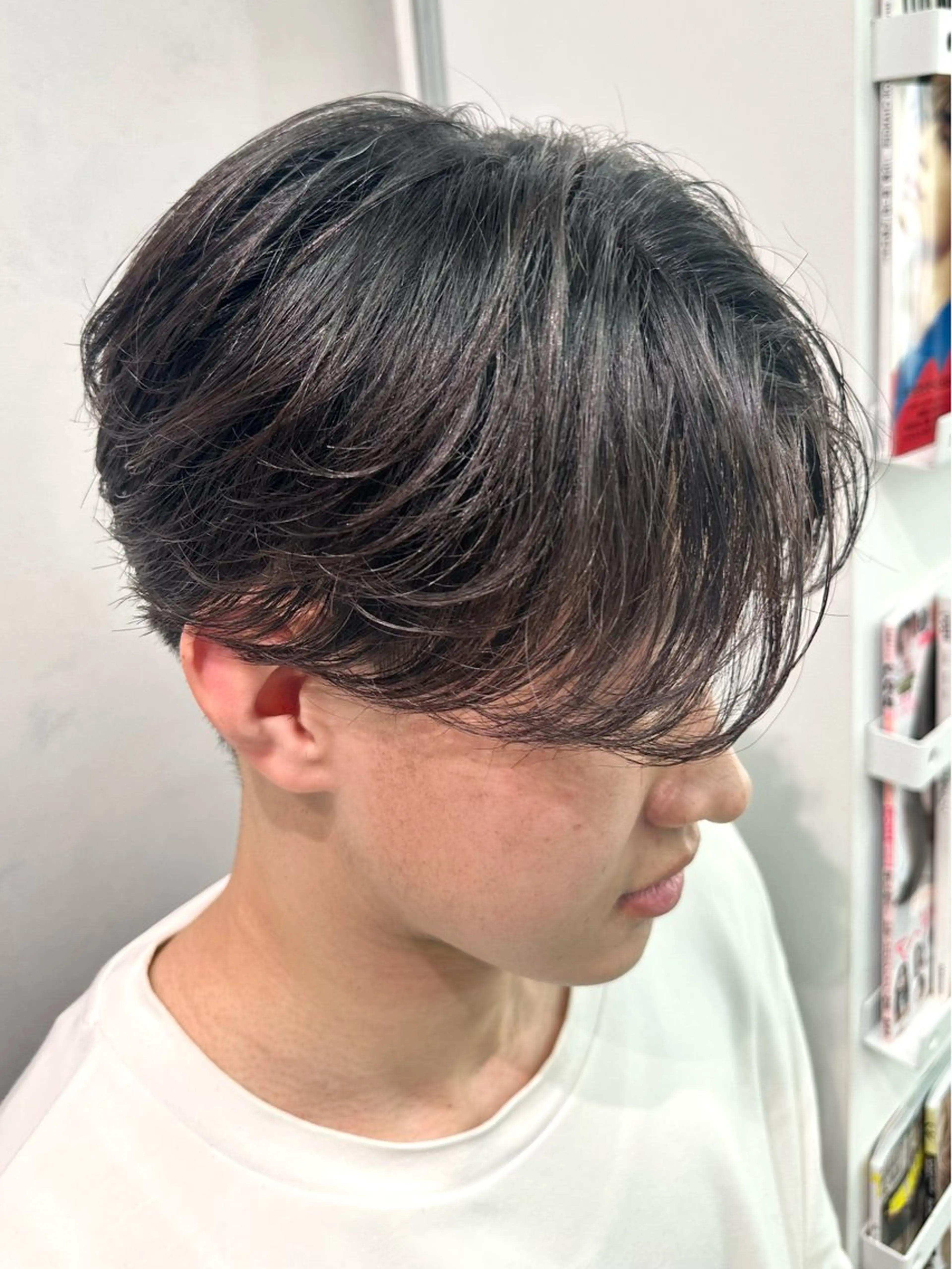 メンズ メンズブリーチ センターパート メンズパーマ SALOWIN渋谷caldo店B1所属・岐津公太 メンズ縮毛矯正のプロのヘアスタイル