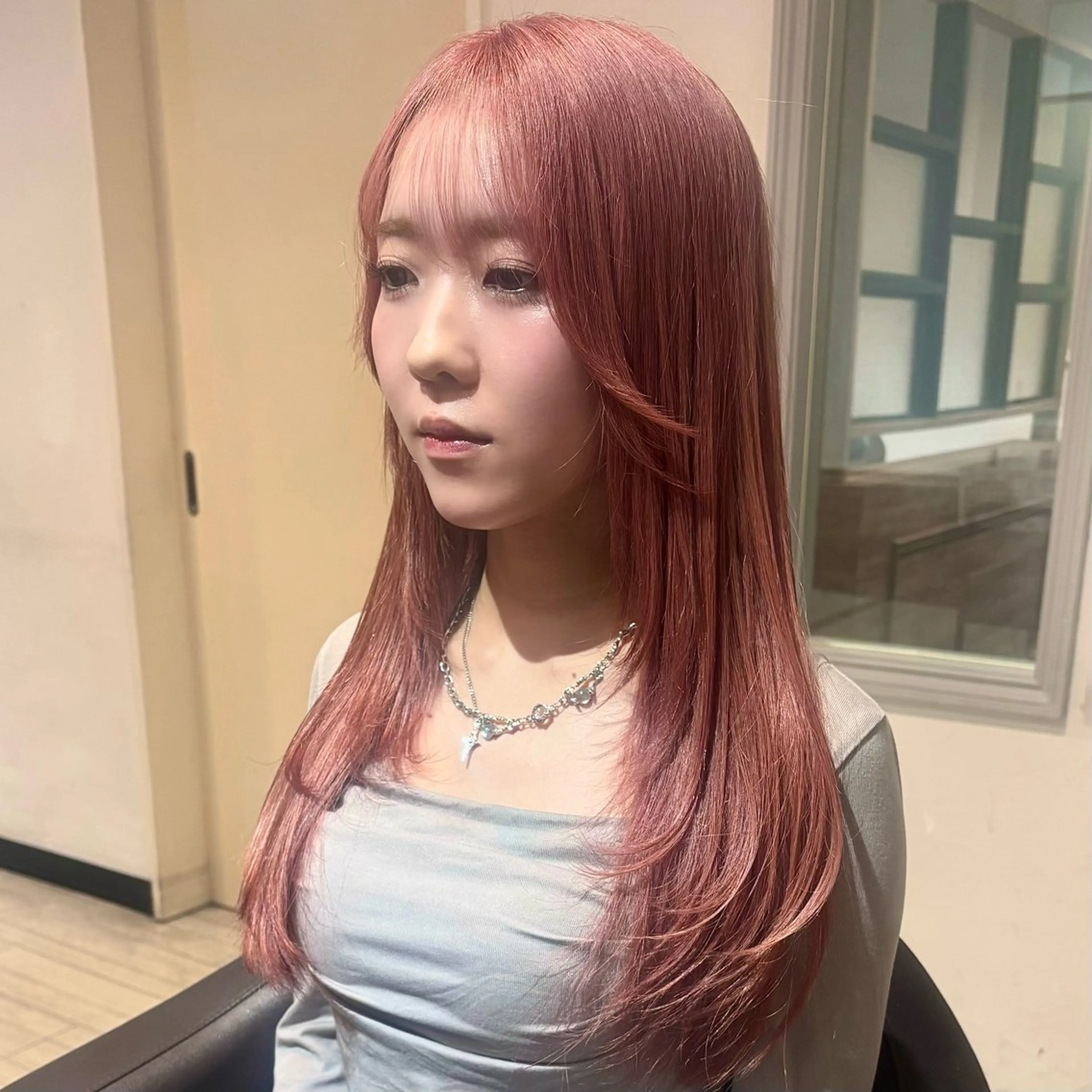 ロング ヘアカラー トリートメント mio ︴ アレンジ ︴ 透明感カラーのヘアスタイル